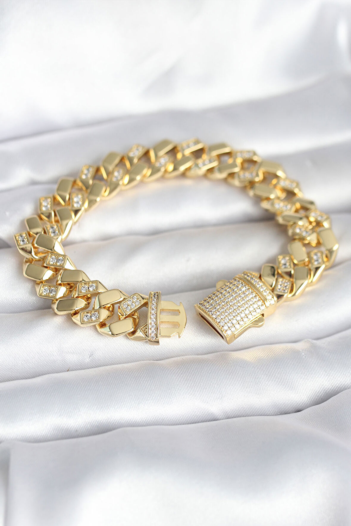 Reka Moda Pirinç Gold Renk VIP Exclusive Seri Gurmet Model Kadın Bileklik