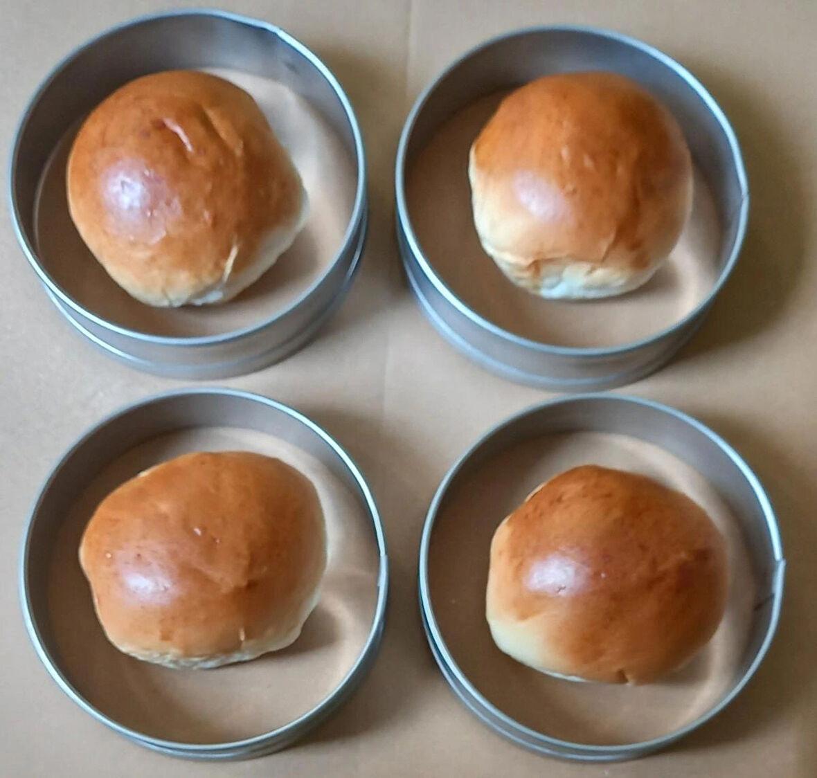 Renuzu Hamburger Ekmeği Pişirme Kalıbı 4 Lü En 12CM Boy 3cm Paslanmaz Krom Çelik