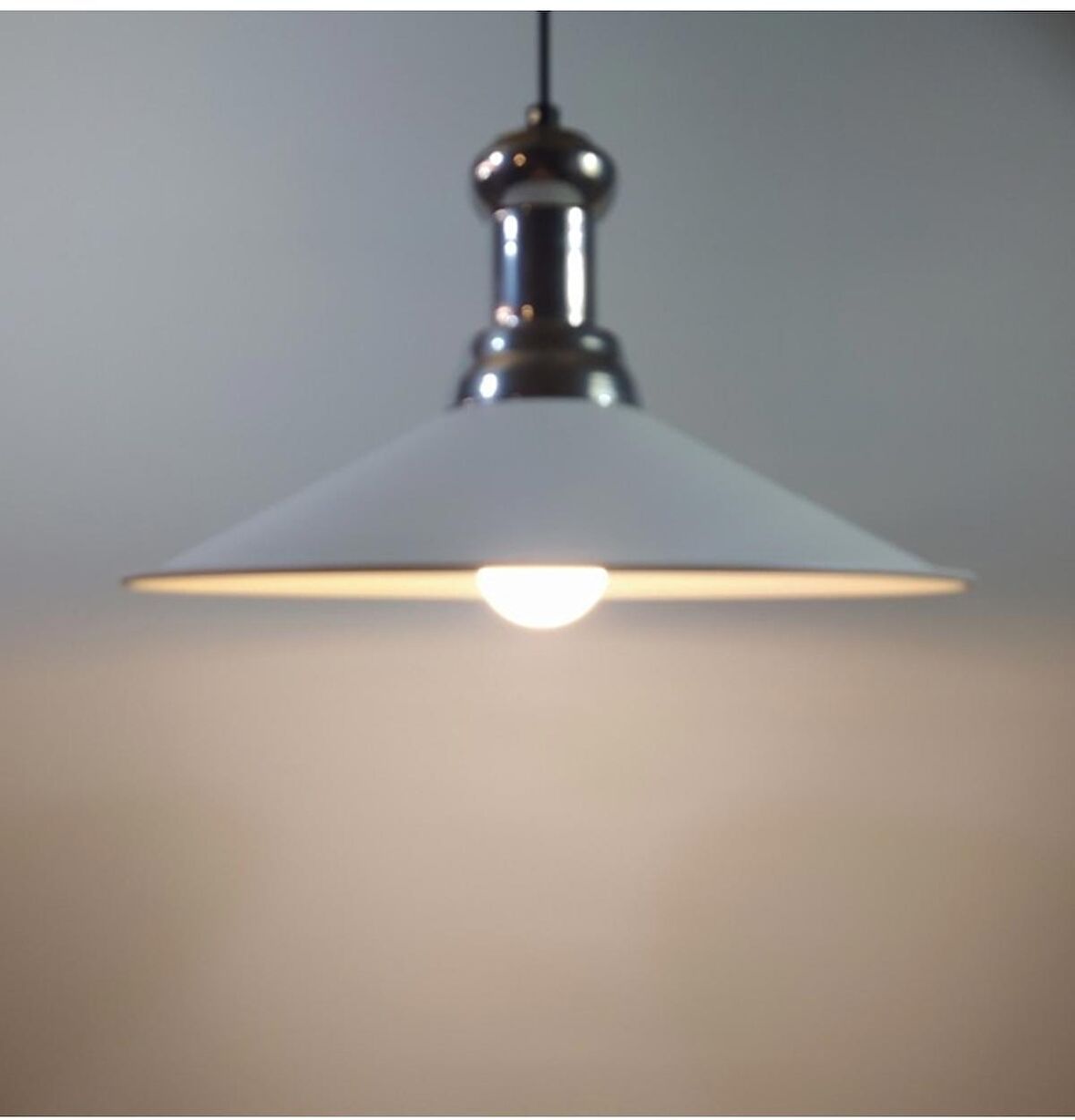 RİOLİGHT RETRO TEKLİ METAL SARKIT AVİZE ŞAPKA ÇAPI: 40CM