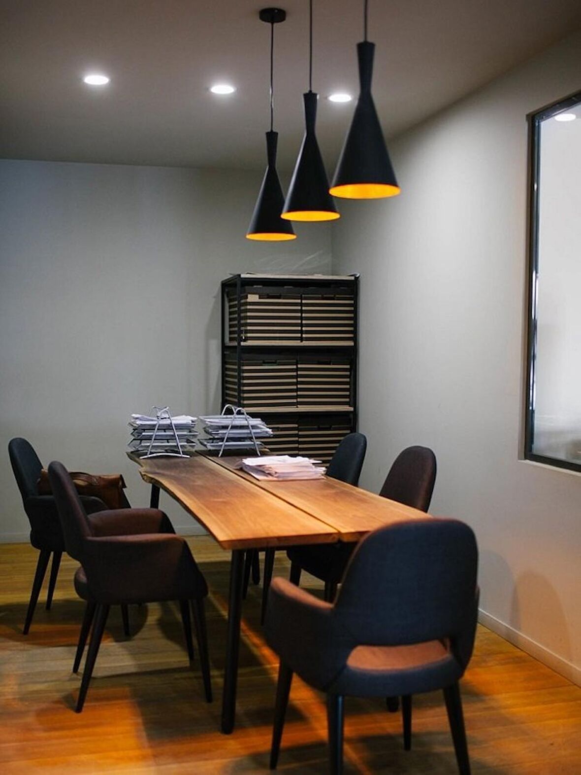 RİOLİGHT MODERN SİYAH İÇİ GOLD MUTFAK,CAFE İÇİN METAL TAKLİ SARKIT AVİZE NOT: 1ADET FİYATIDIR.