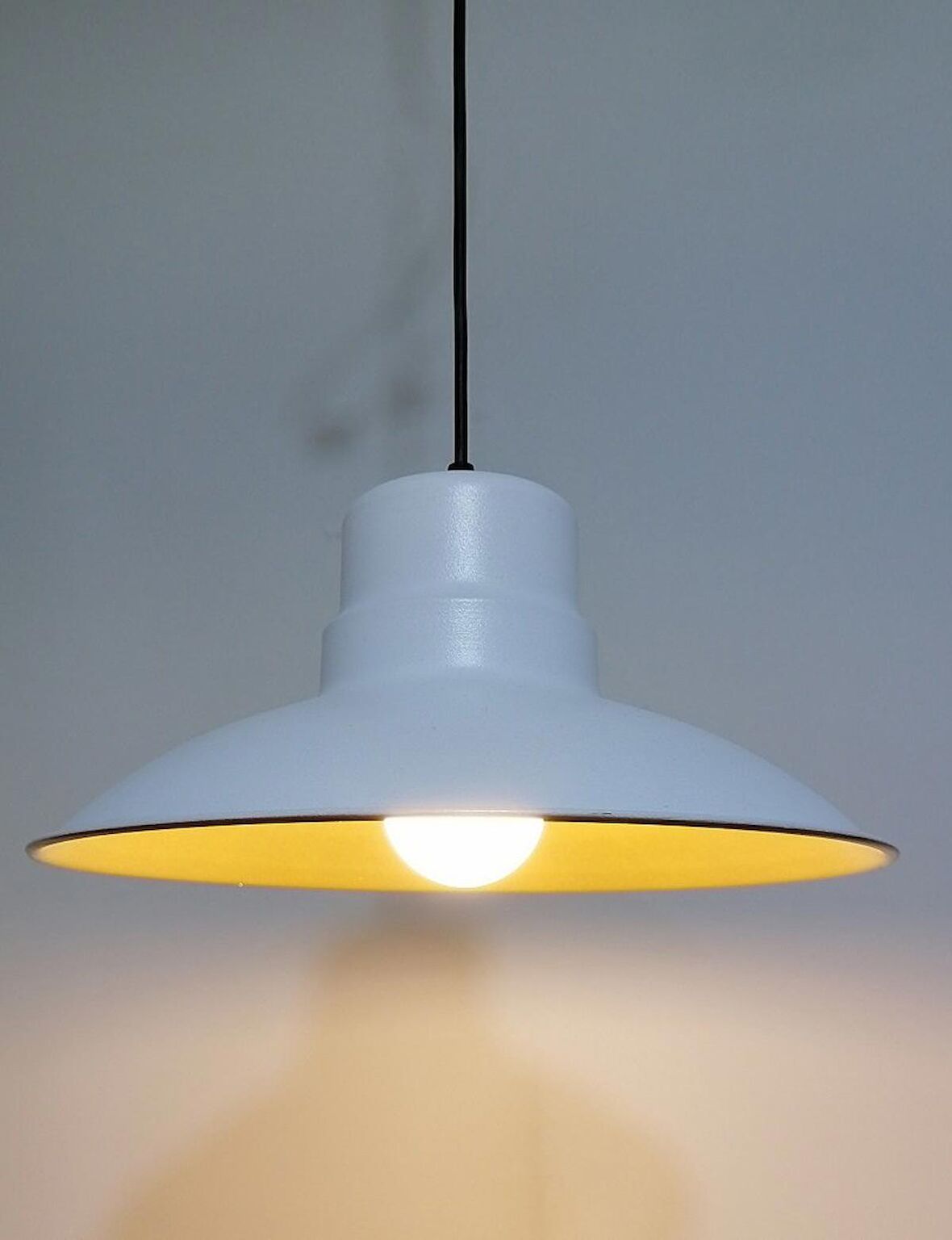 RİOLİGHT RETRO,RUSTİK,MODERN BEYAZ İÇİ GOLD MUTFAK,ODA,CAFE İÇİN TEKLİ METAL SARKIT AVİZE ÇAP:30CM