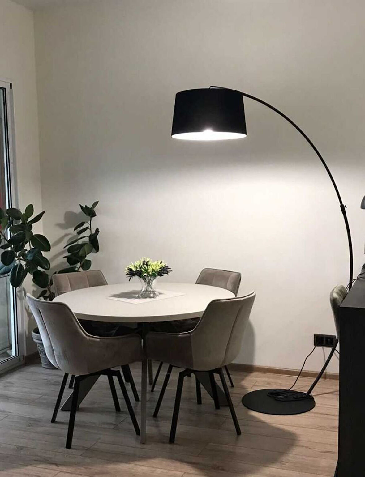 RİOLİGHT VINTAGE, MODERN SİYAH METAL GÖVDE 1XE27 SİYAH KUMAŞ HAREKETLİ BAŞLIK LAMBADER,KÖŞE LAMBASI