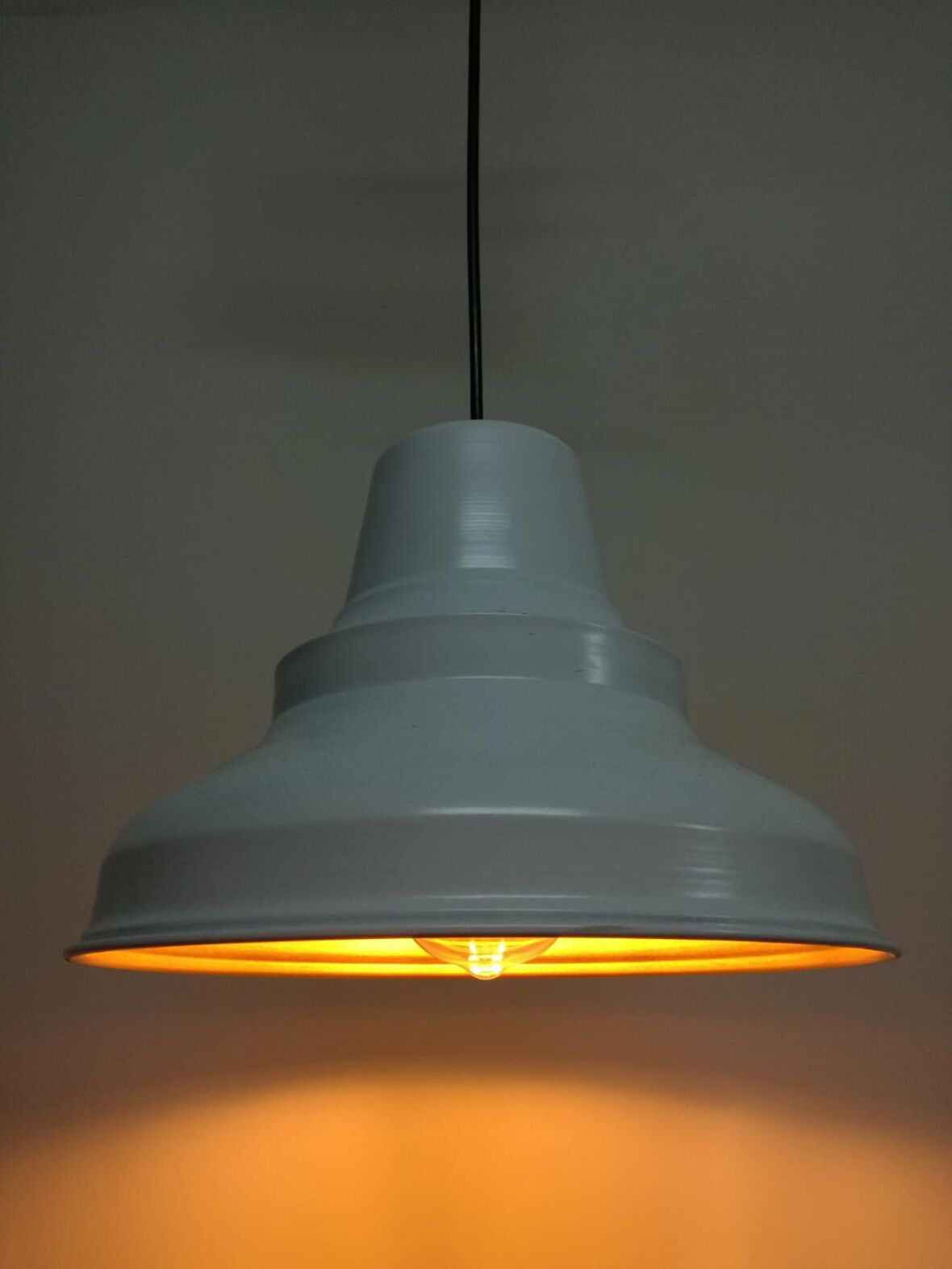 RİOLİGHT RETRO BEYAZ İÇİ ALTIN TEKLİ METAL SARKIT