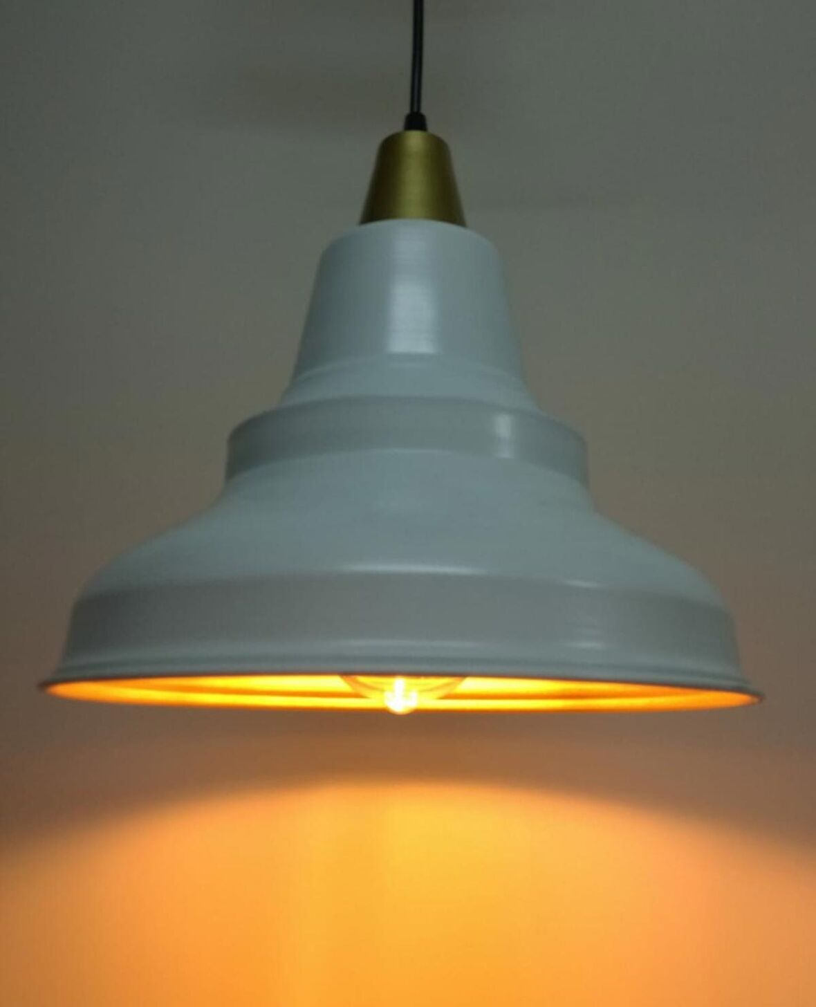 RİOLİGHT RETRO BEYAZ İÇİ ALTIN TEKLİ METAL SARKIT