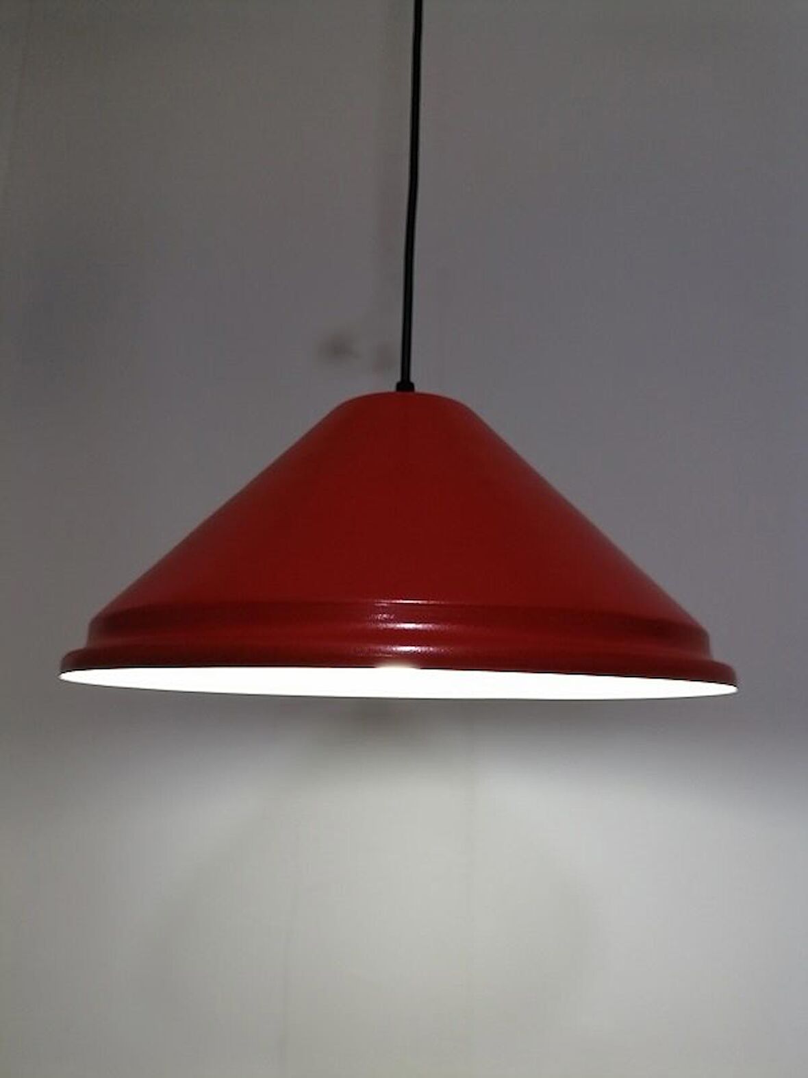 RİOLİGHT RETRO KIRMIZI İÇİ BEYAZ TEKLİ METAL SARKIT ÇAP: 33CM