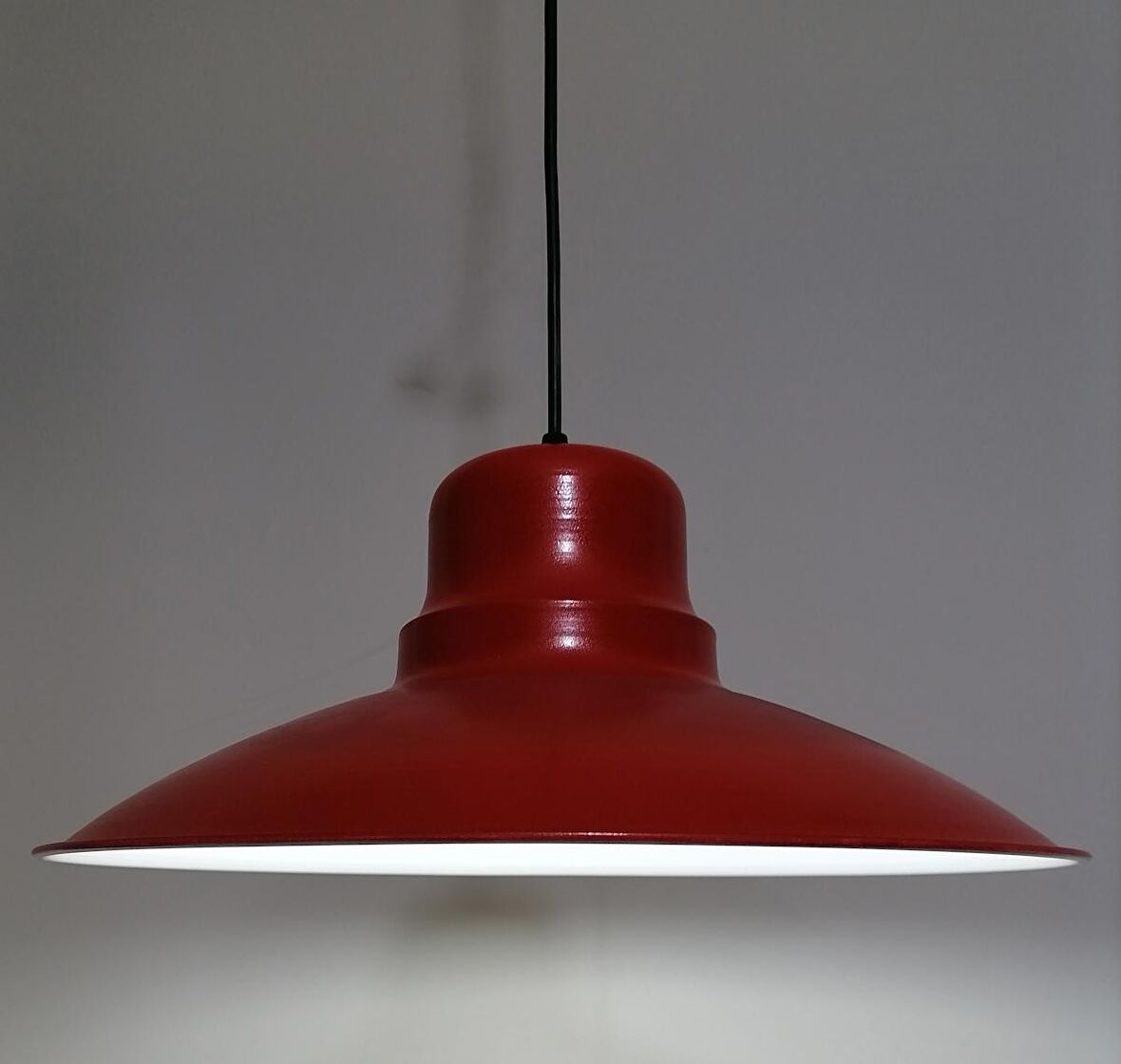 RİOLİGHT RETRO KIRMIZI İÇİ BEYAZ TEKLİ METAL SARKIT ÇAP: 37CM