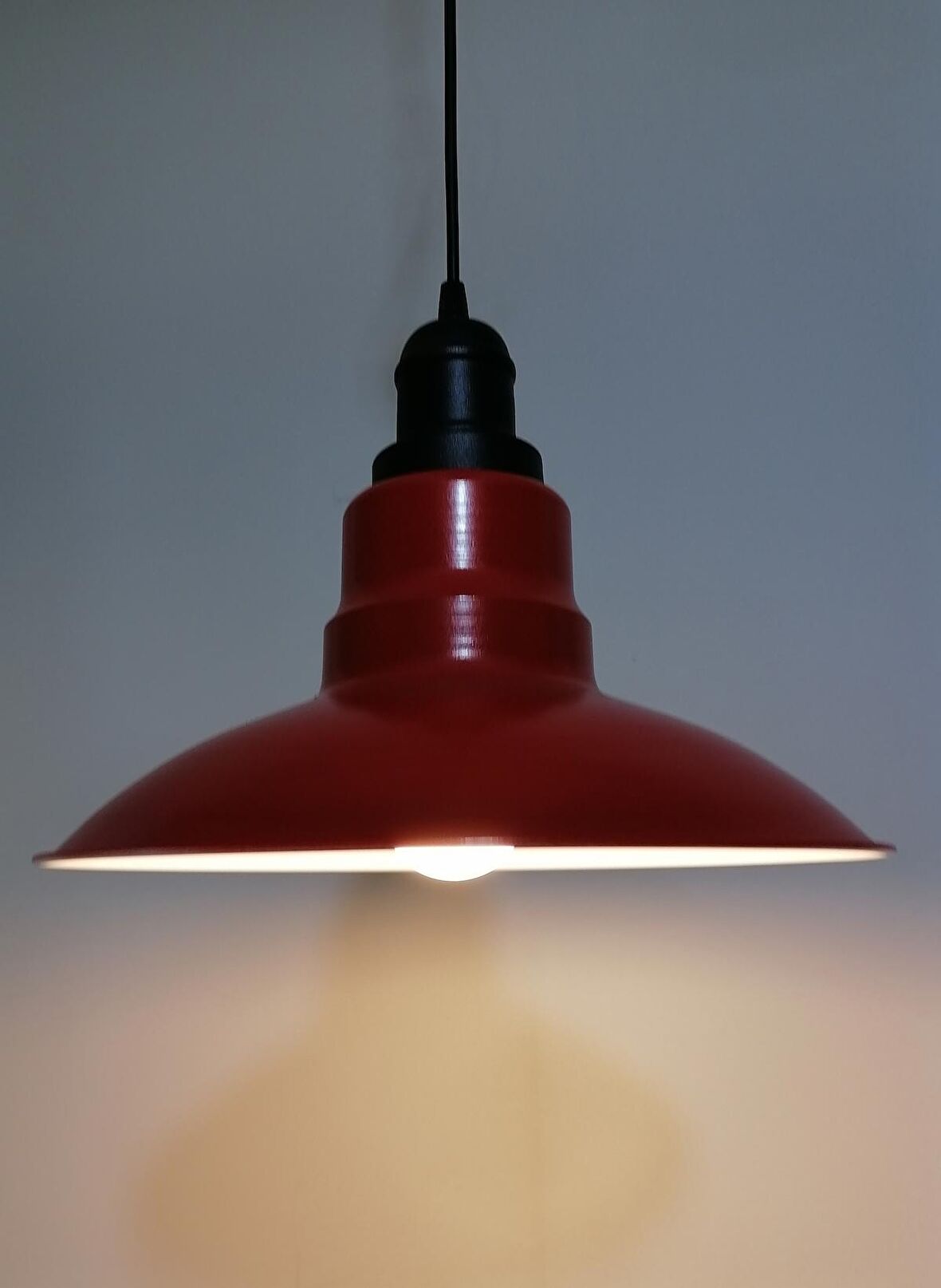 RİOLİGHT RETRO KIRMIZI İÇİ BEYAZ TEKLİ METAL SARKIT ÇAP: 30CM