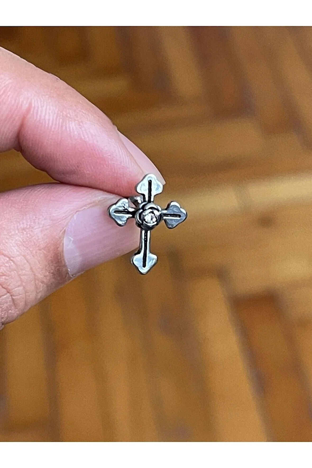 316 Cerrahi Çelik Tragus Helix Kıkırdak Conch Minimal Tek Taşlı Haç Piercing