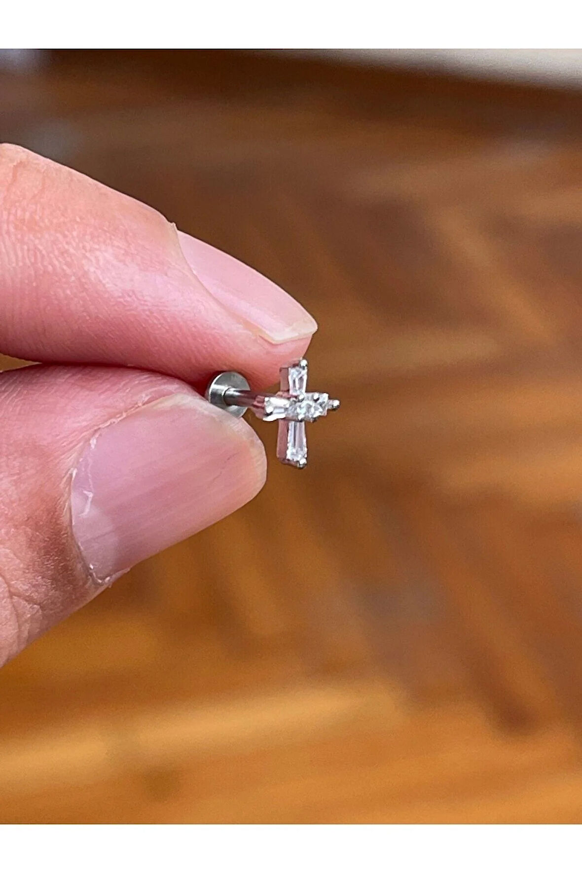 316 Cerrahi Çelik Tragus Helix Kıkırdak Conch Minimal Baget Taşlı Haç Piercing