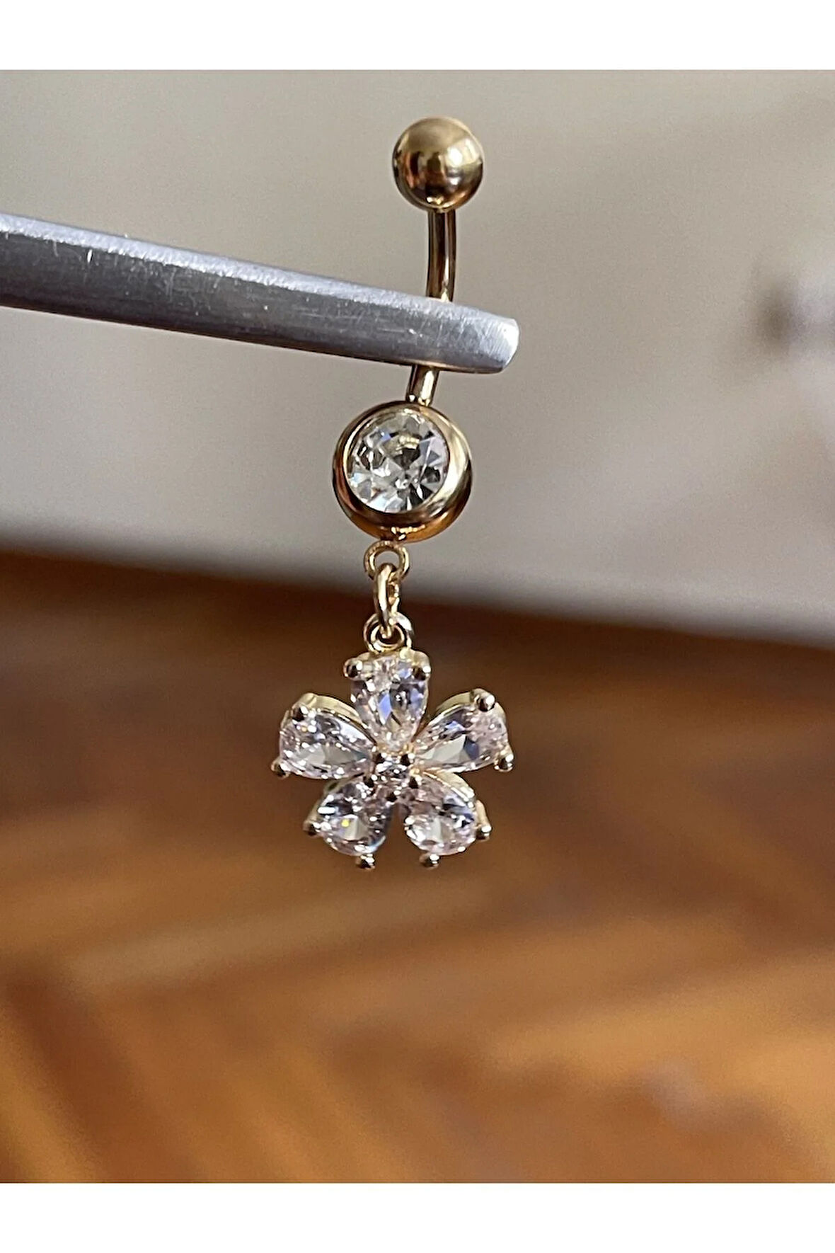 Cerrahi Çelik Piercing Ful Taşlı Çiçek Piercing Ful Taşlı Çiçek Göbek Piercingi