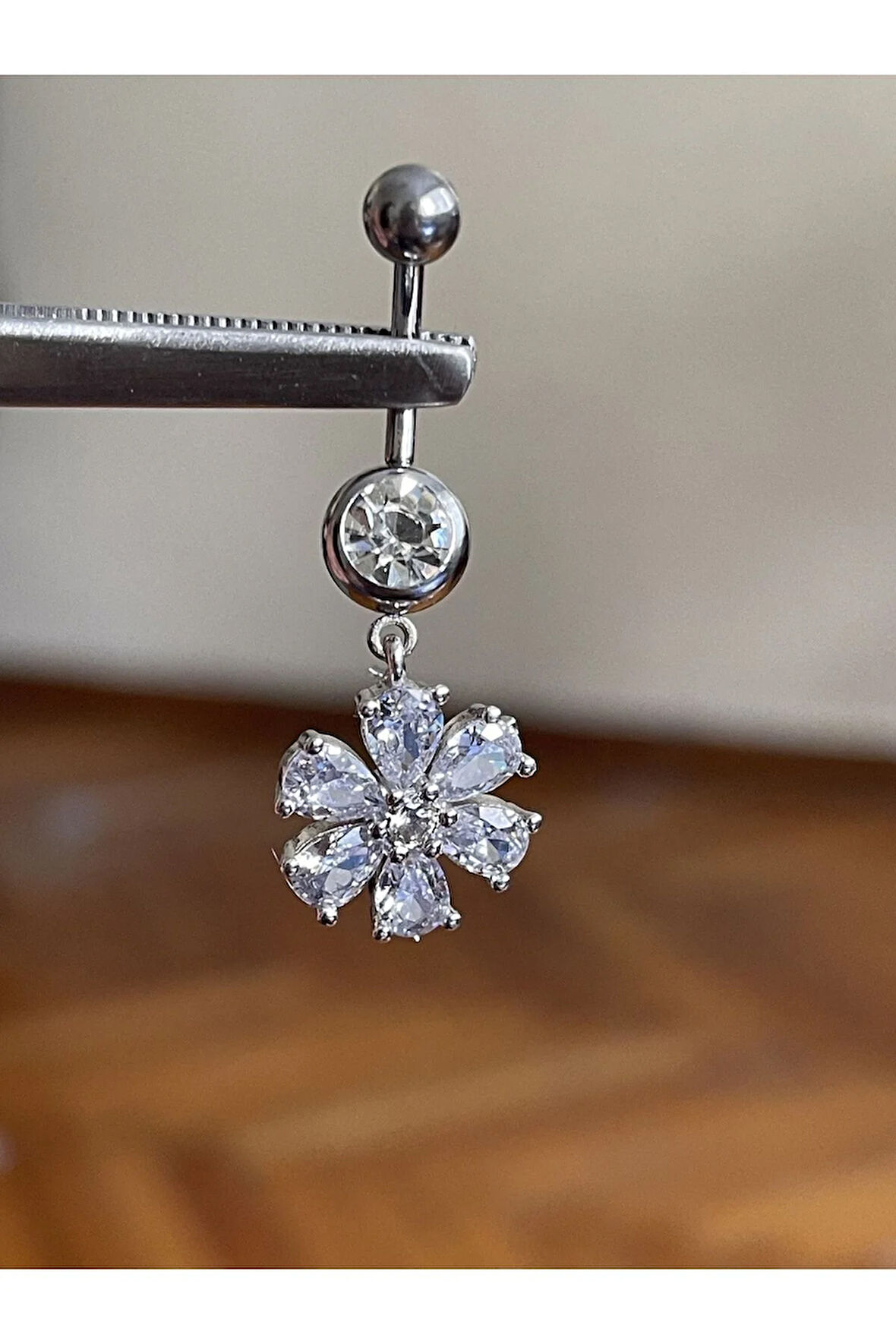 Cerrahi Çelik Piercing Ful Taşlı Çiçek Piercing Ful Taşlı Çiçek Göbek Piercingi