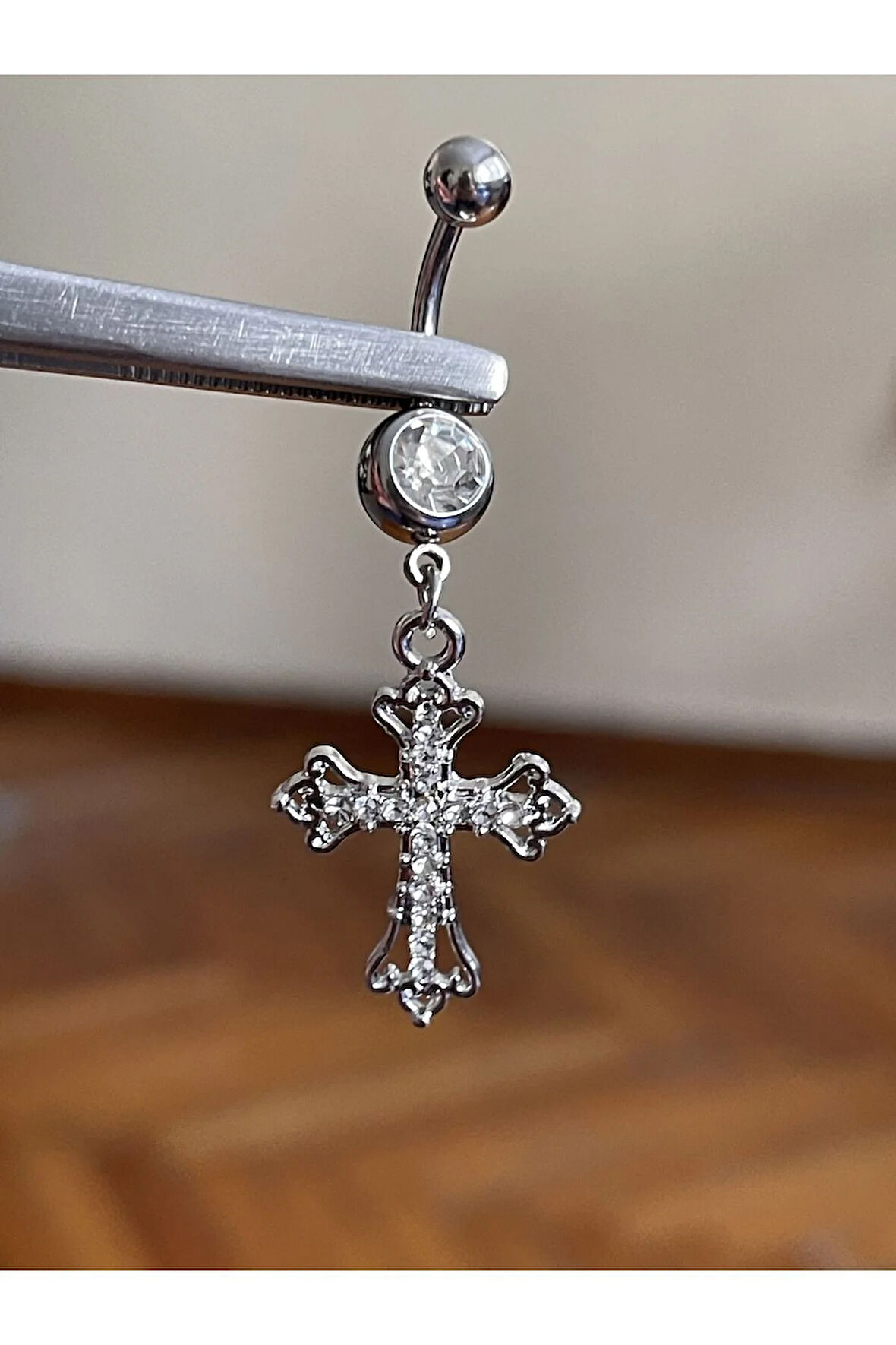 Cerrahi Çelik Piercing Ful Zirkon Taşlı Haç Piercing Ful Zirkon Taşlı Haç Göbek Piercingi