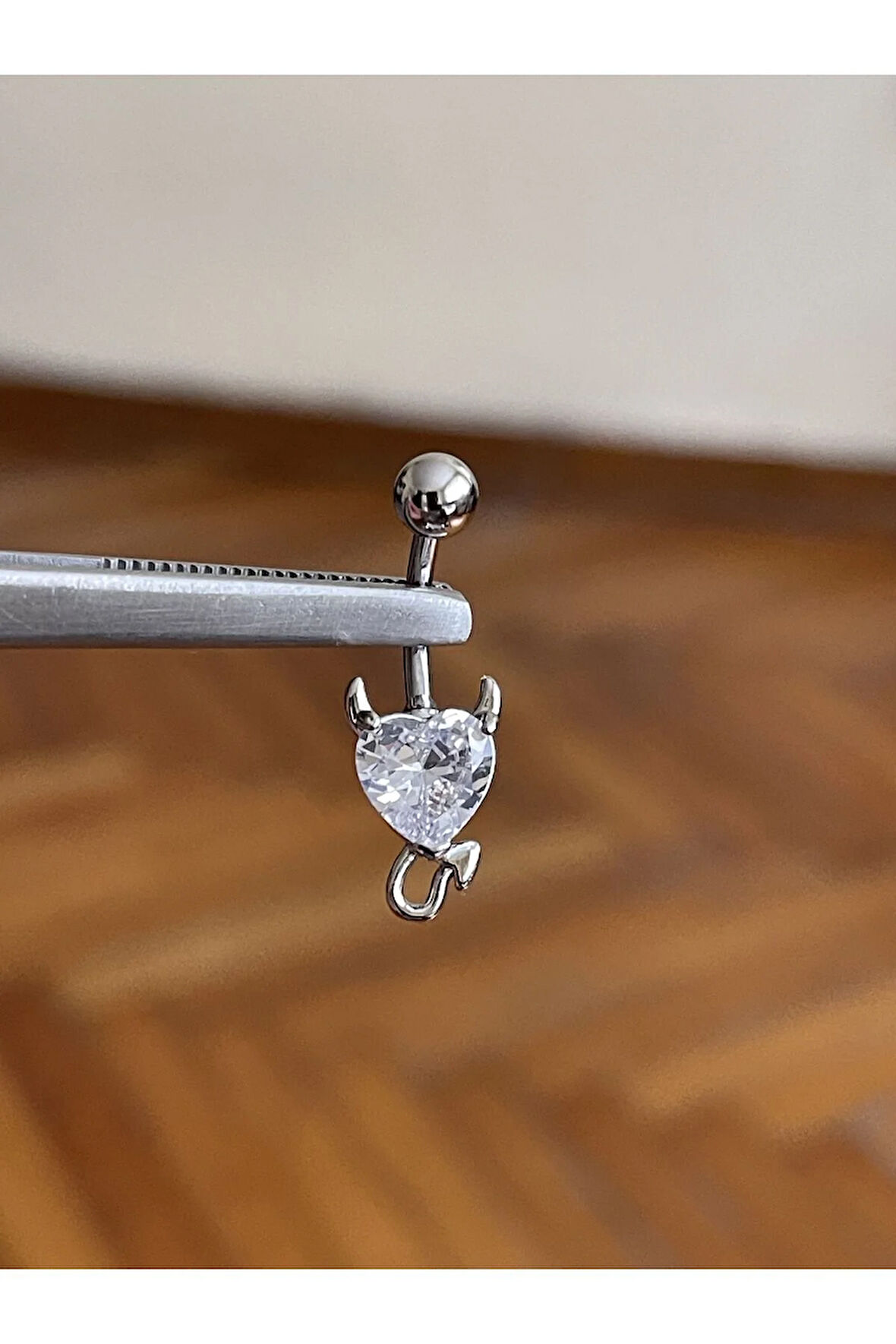 316 L Cerrahi Çelik Gümüş Şeytan Kalpli Şeffaf Taşlı Göbek Piercingi