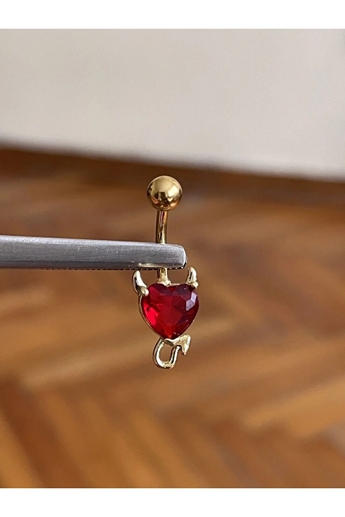 316 L Cerrahi Çelik Gold Şeytan Kalpli Kırmızı Taşlı Göbek Piercingi