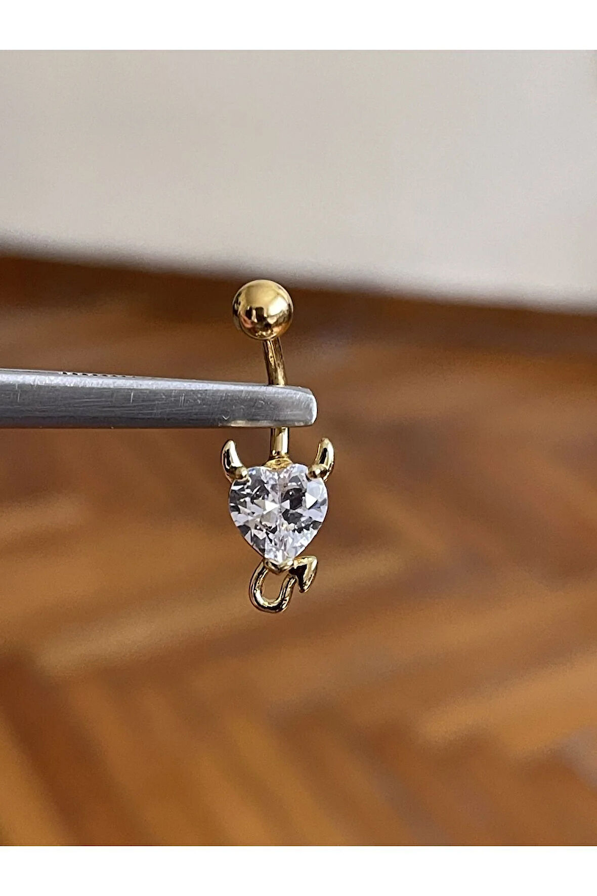 316 L Cerrahi Çelik Gold Şeytan Kalpli Şeffaf Taşlı Göbek Piercingi