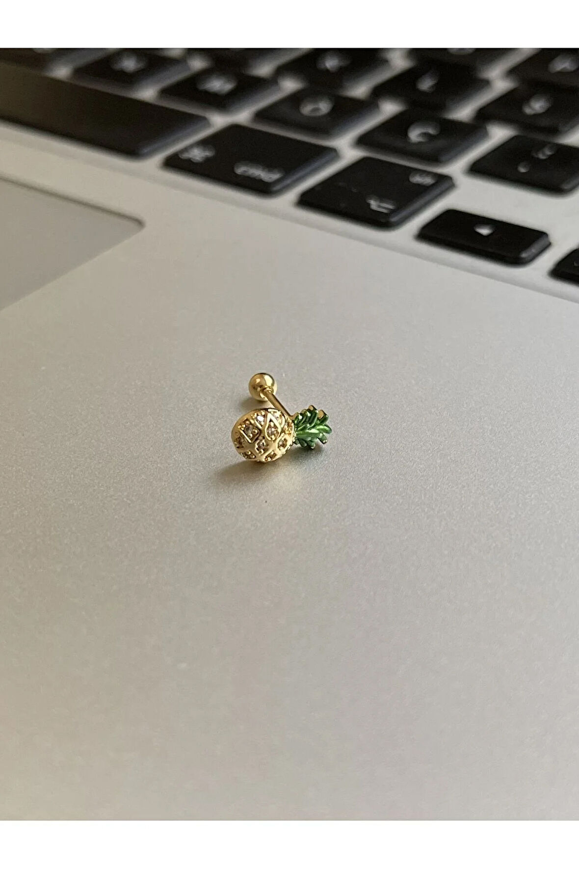 316 L Cerrahi Çelik Dudak Kıkırdak Helix Tragus Piercingi Ananas Detaylı Piercing