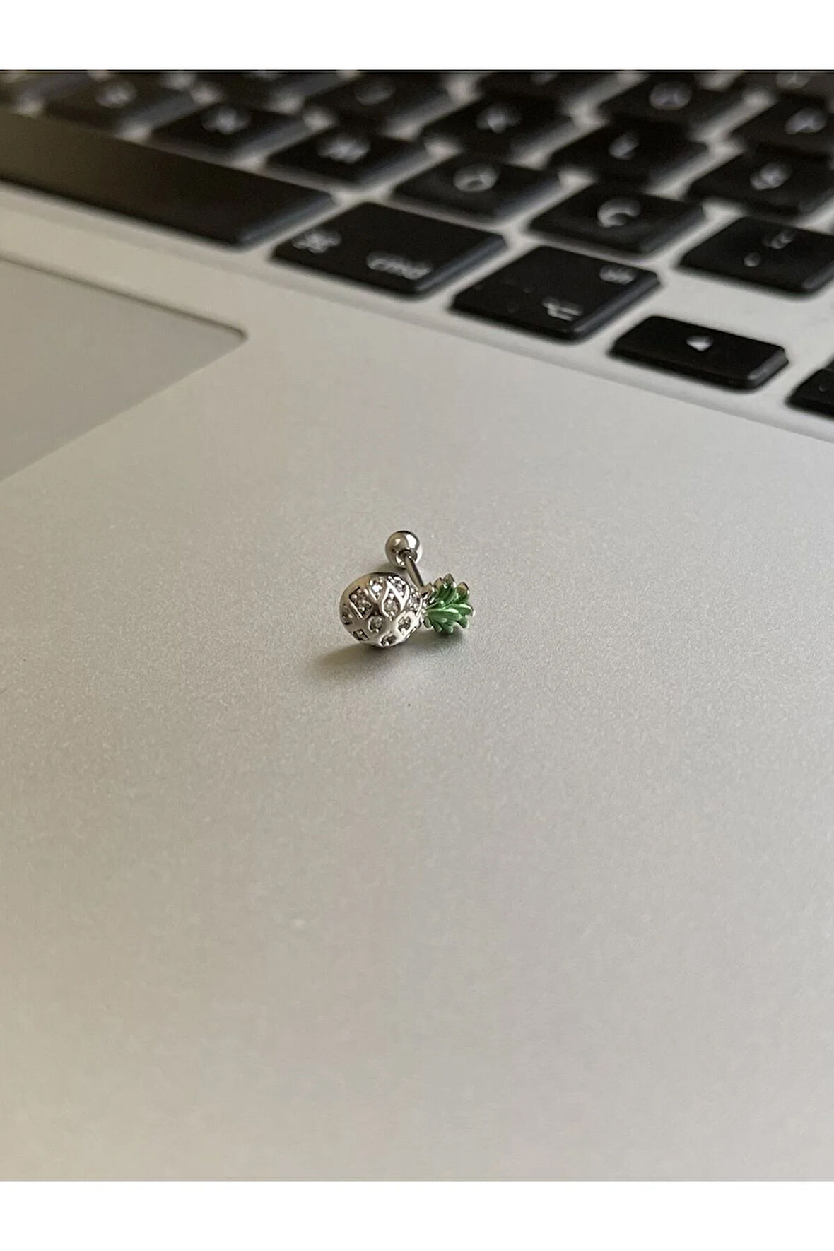 316 L Cerrahi Çelik Dudak Kıkırdak Helix Tragus Piercingi Ananas Detaylı Piercing