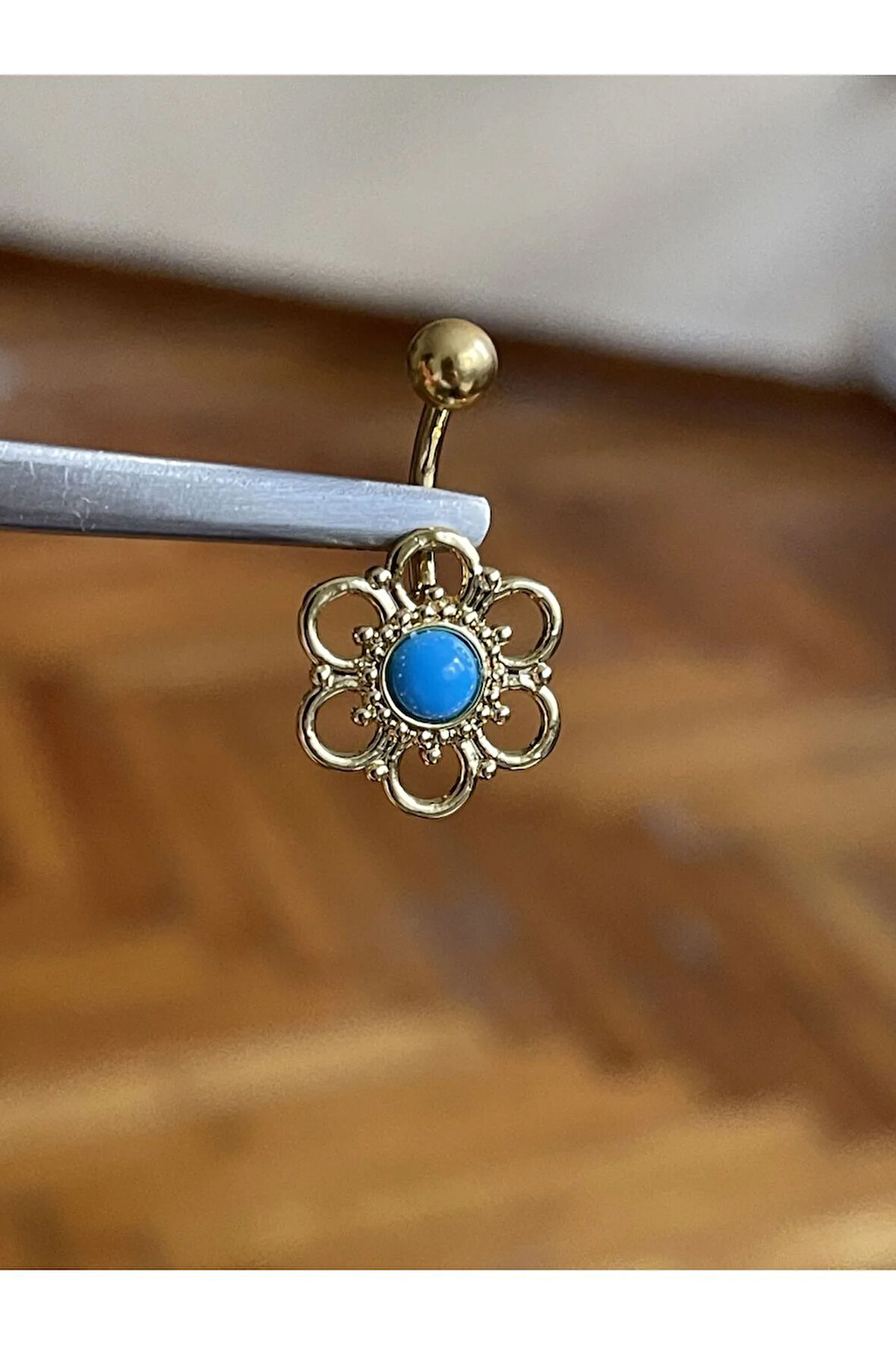 316 L Cerrahi Çelik Gold Rengi Yonca Model Mavi Taşlı Göbek Piercingi