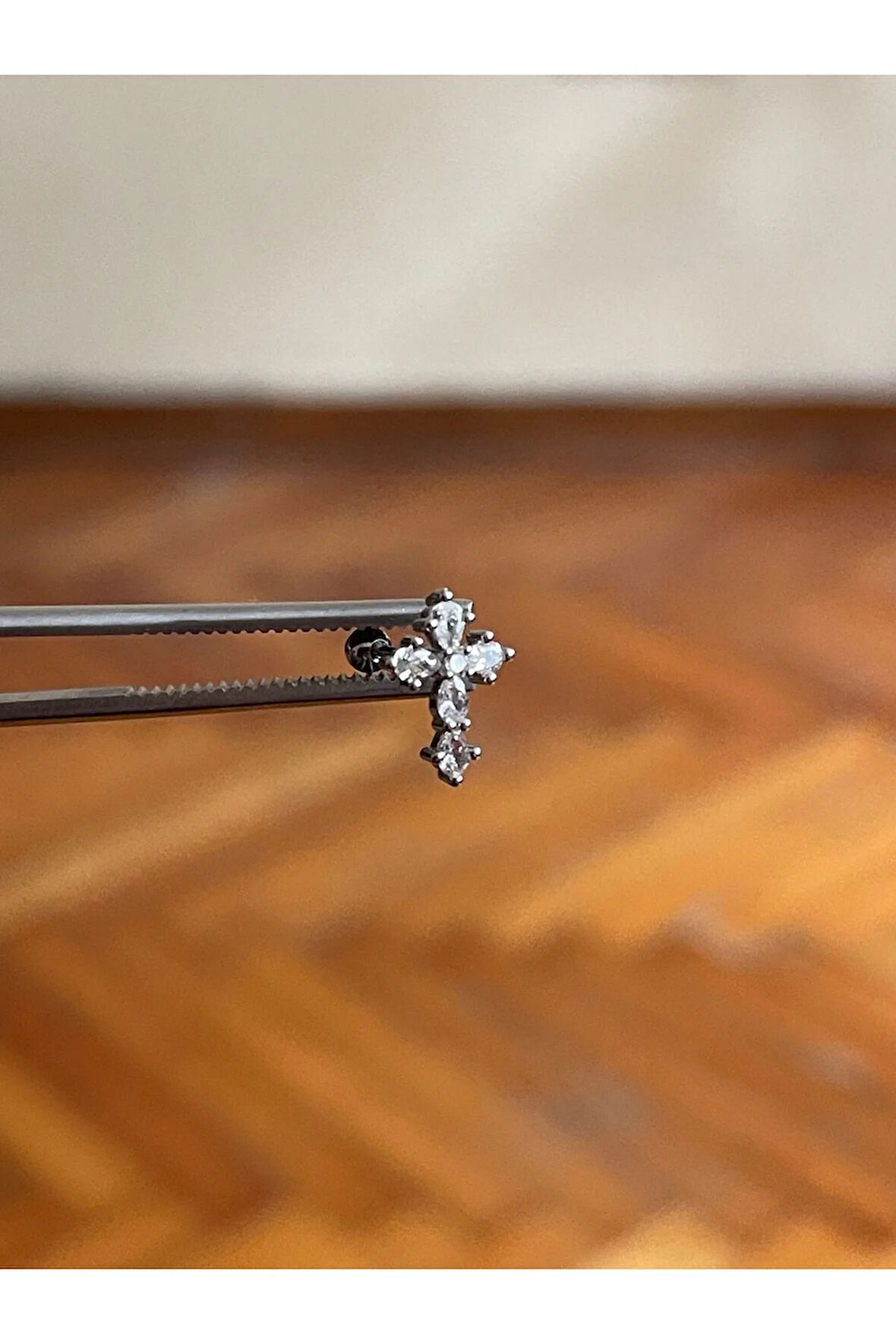316 L Cerrahi Çelik Dudak Piercing Kıkırdak Helix Tragus Conch Piercingi Zirkon Taşlı Haç Piercing