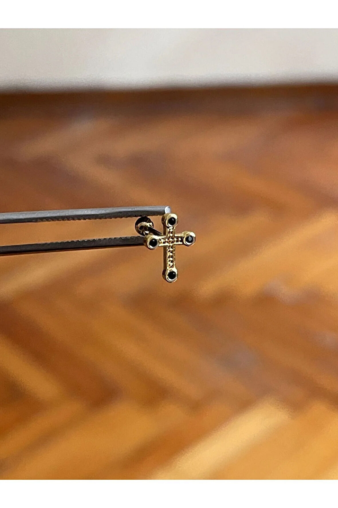316 L Cerrahi Çelik Dudak Piercing Kıkırdak Helix Tragus Conch Piercingi Haç Model Piercing