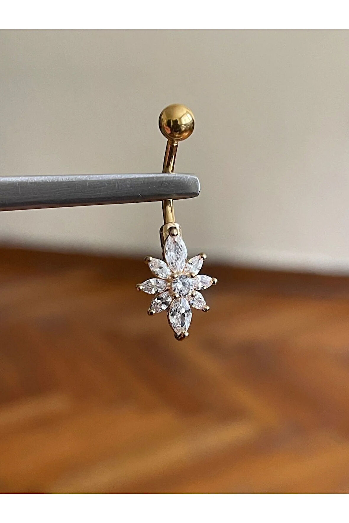 316 L Cerrahi Çelik Kasımpatı Detaylı Göbek Piercingi Baget Taşlı Kasımpatı Çiçeği