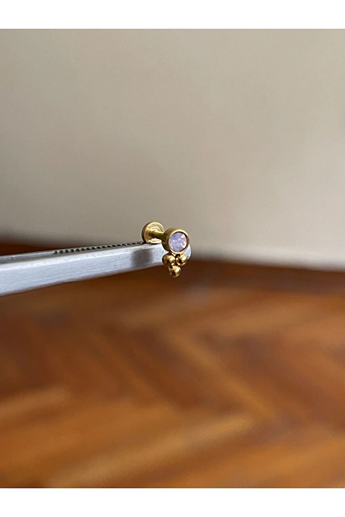 316 L Cerrahi Çelik Renkli Tek Taş  Detaylı Dudak Kıkırdak Helix Tragus Piercingi