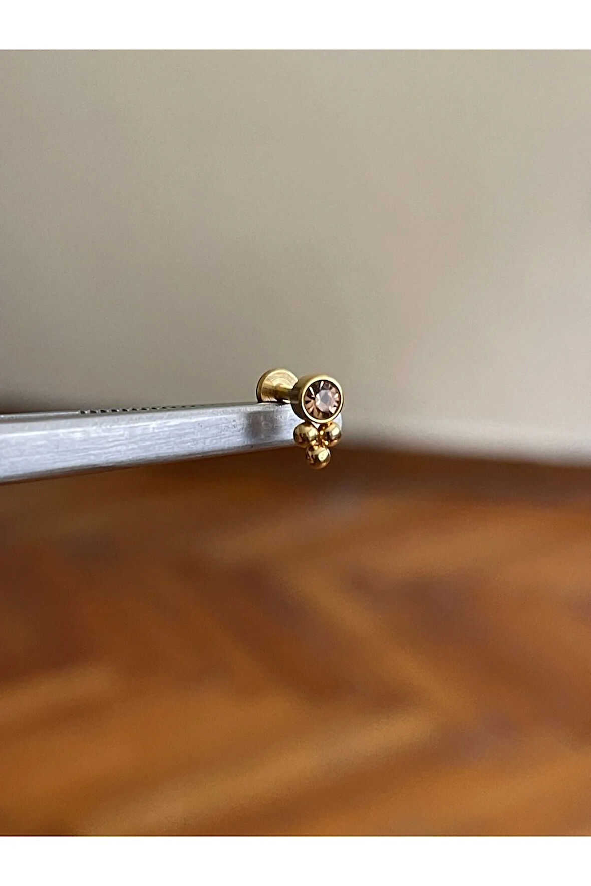 316 L Cerrahi Çelik Renkli Tek Taş  Detaylı Dudak Kıkırdak Helix Tragus Piercingi
