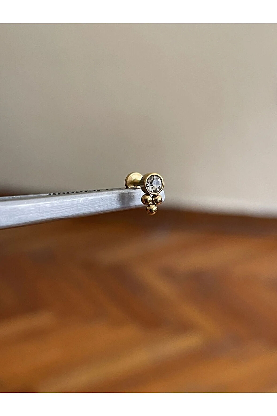 316 L Cerrahi Çelik Renkli Tek Taş  Detaylı Dudak Kıkırdak Helix Tragus Piercingi