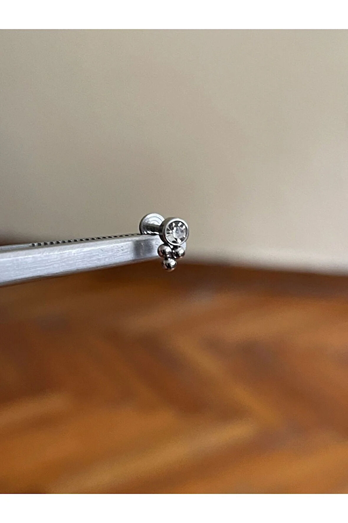 316 L Cerrahi Çelik Renkli Tek Taş  Detaylı Dudak Kıkırdak Helix Tragus Piercingi