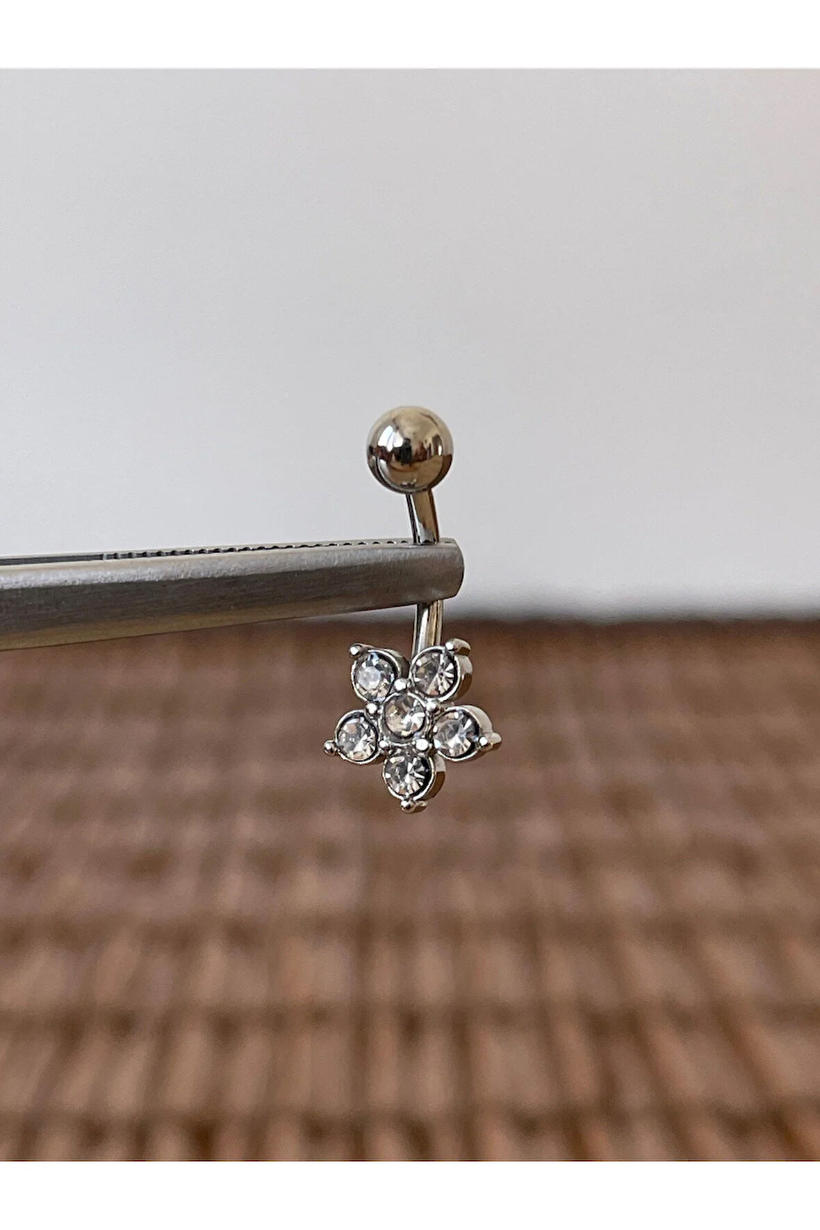 316 L Cerrahi Çelik Anti Alerjik 10 mm 6 Taşlı Elmas Model Çiçek Göbek Piercingi