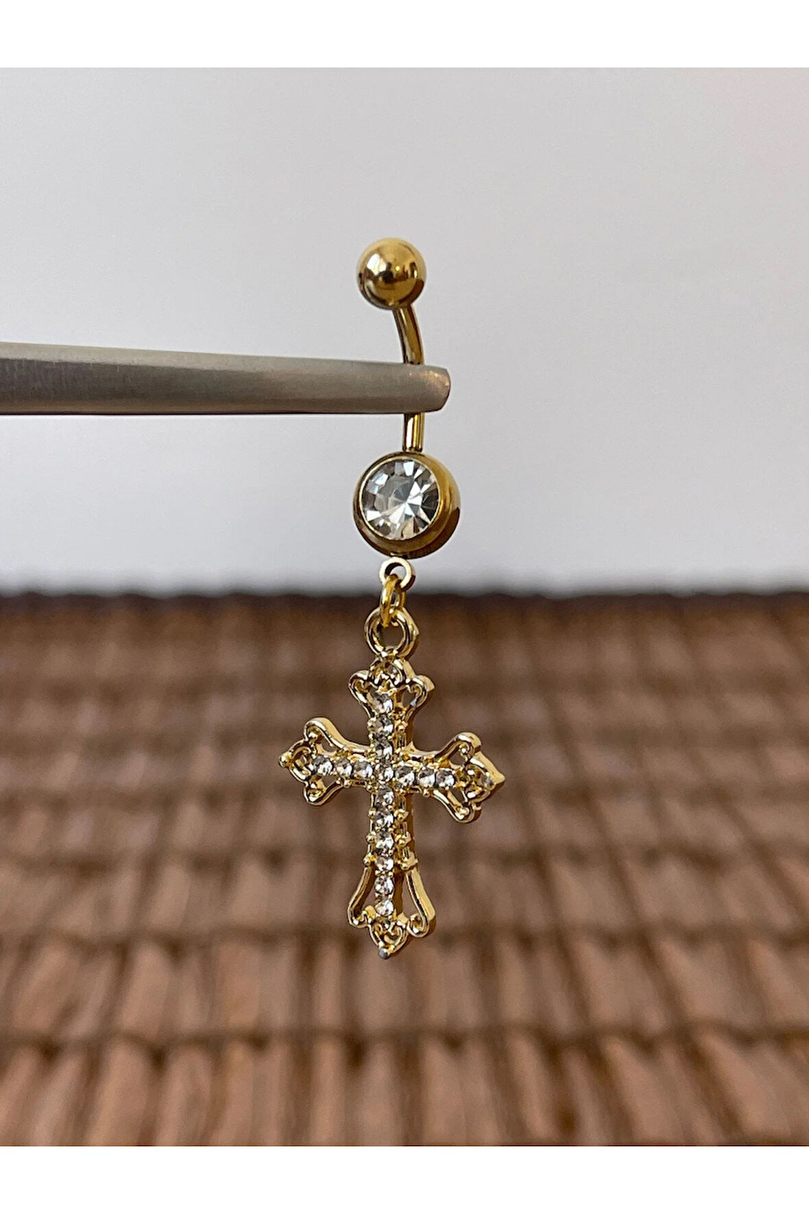 Cerrahi Çelik Piercing Ful Zirkon Taşlı Haç Piercing Ful Zirkon Taşlı Haç Göbek Piercingi