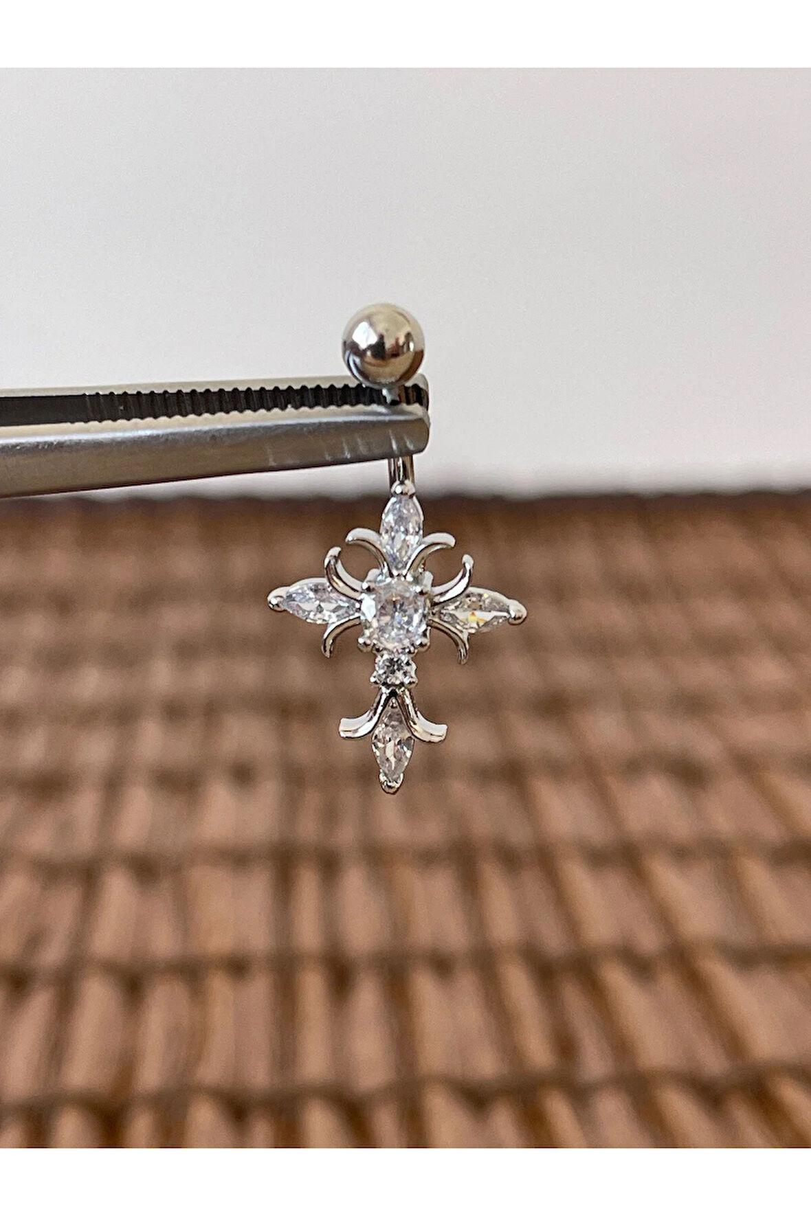 316 L Cerrahi Çelik Anti Alerjik 10 mm Baget Taşlı Haç Model Göbek Piercingi