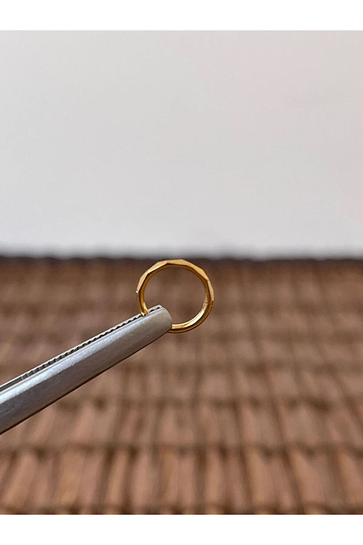 316 L Cerrahi Çelik Anti Alerjik Kesme Baklava 8 mm x 1.2mm Altın Kilitli Halka Piercing