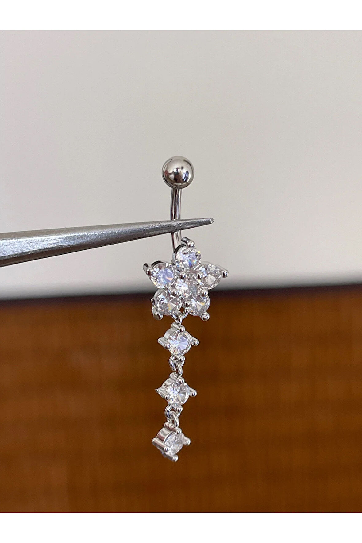 316 L Cerrahi Çelik Anti Alerjik 10 mm Kristal Taşlı Sallantılı Çiçek Model Göbek Piercingi Kristal
