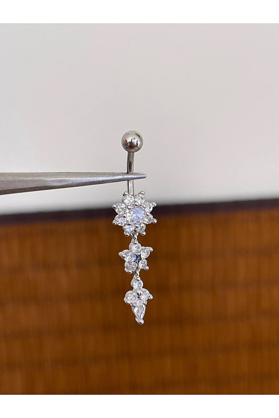 316 L Cerrahi Çelik Anti Alerjik 10 mm Kristal Taşlı Sallantılı Çiçek Model Göbek Piercingi