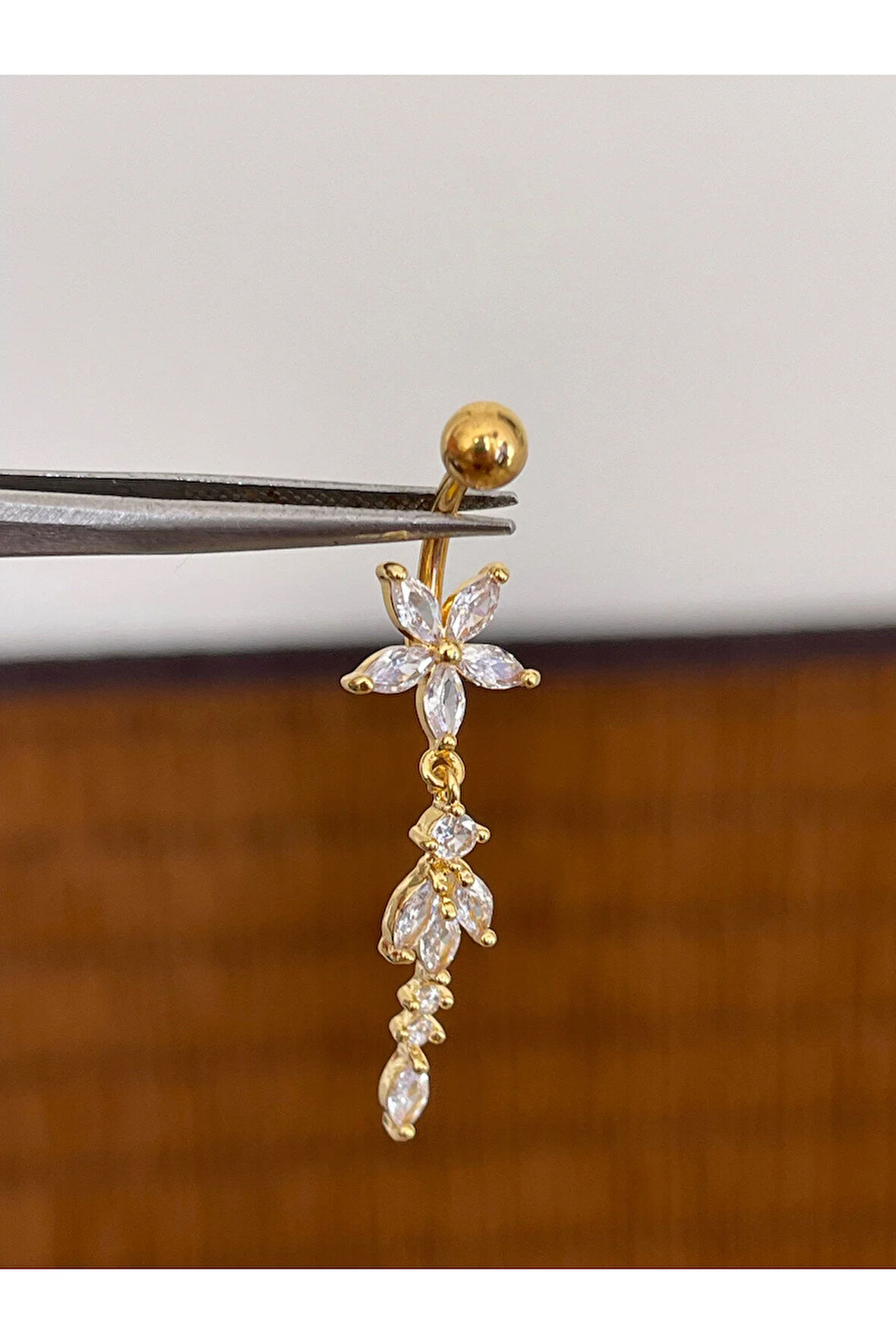 316 L Cerrahi Çelik Anti Alerjik 10 mm Baget Taşlı Sallantılı Çiçek Model Göbek Piercingi