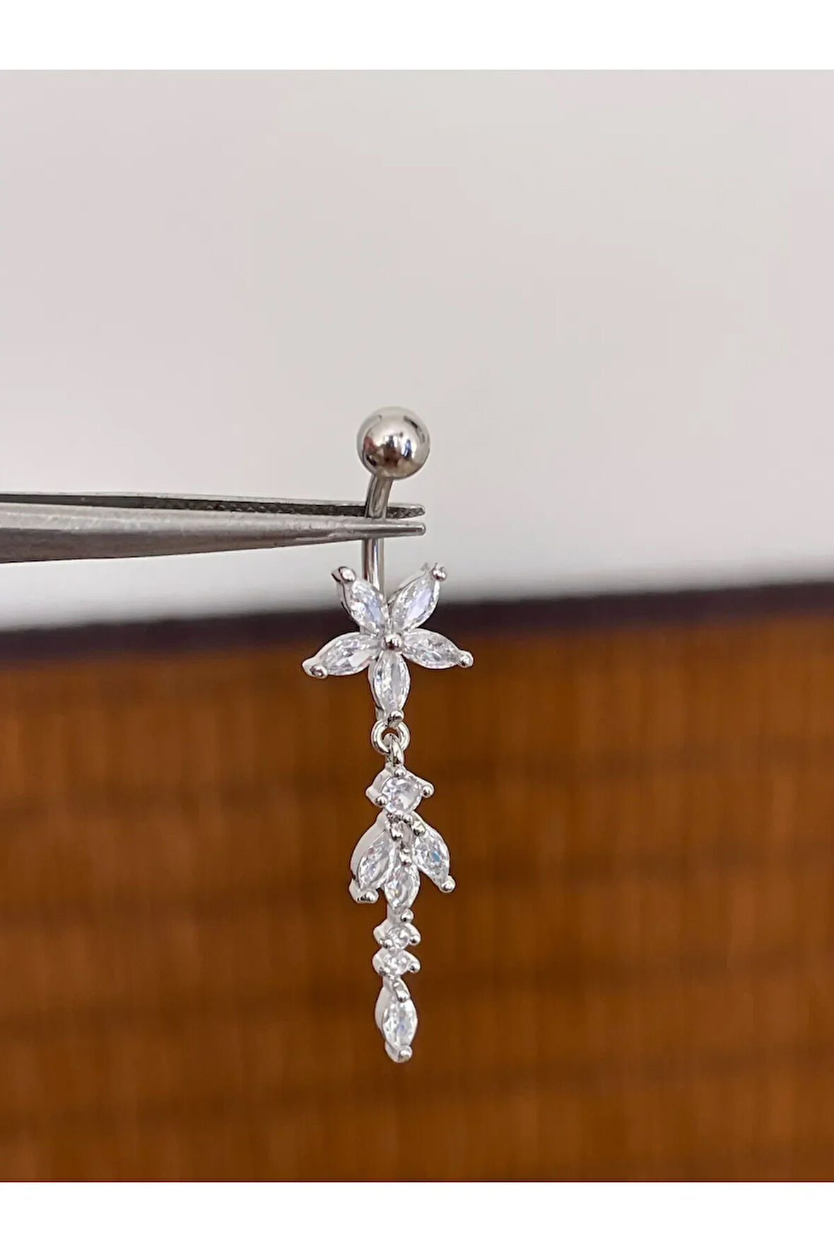 316 L Cerrahi Çelik Anti Alerjik 10 mm Baget Taşlı Sallantılı Çiçek Model Göbek Piercingi