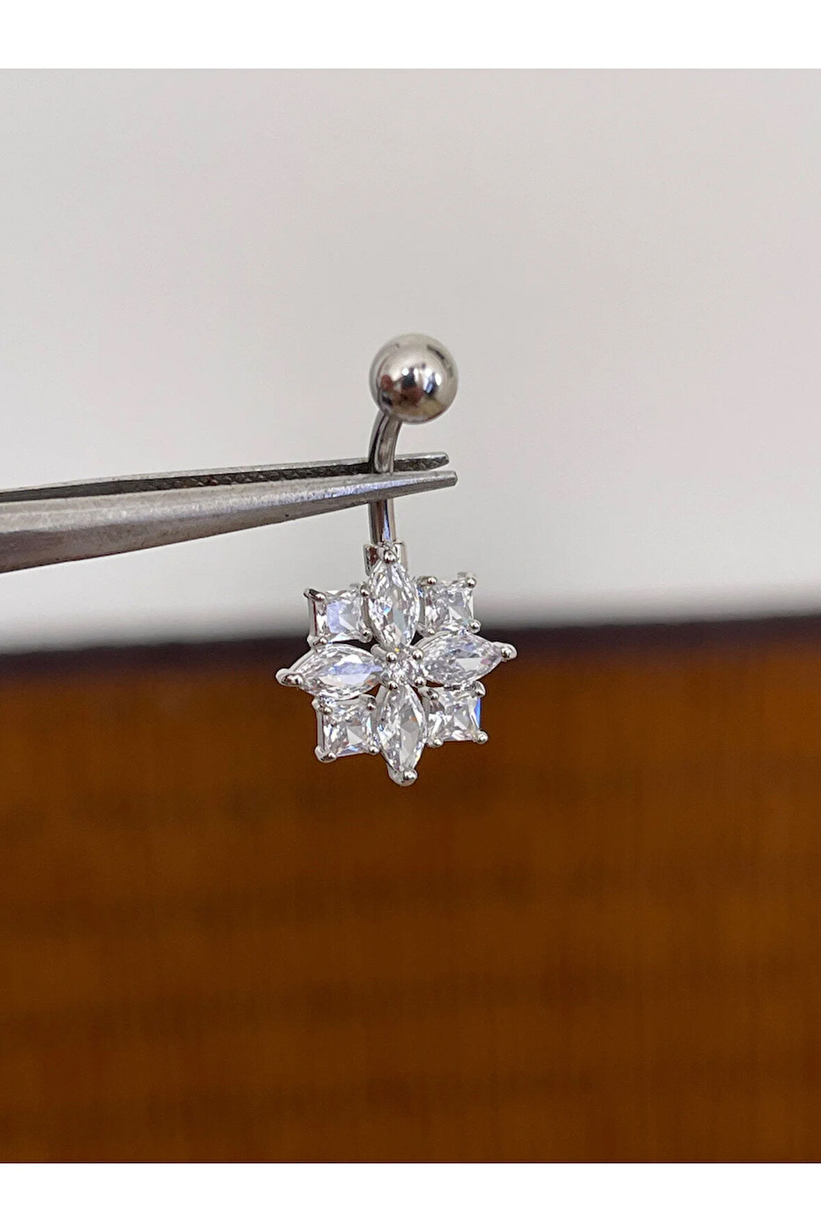 316 L Cerrahi Çelik Anti Alerjik 10 mm Baget Taşlı Çiçek Model Göbek Piercingi