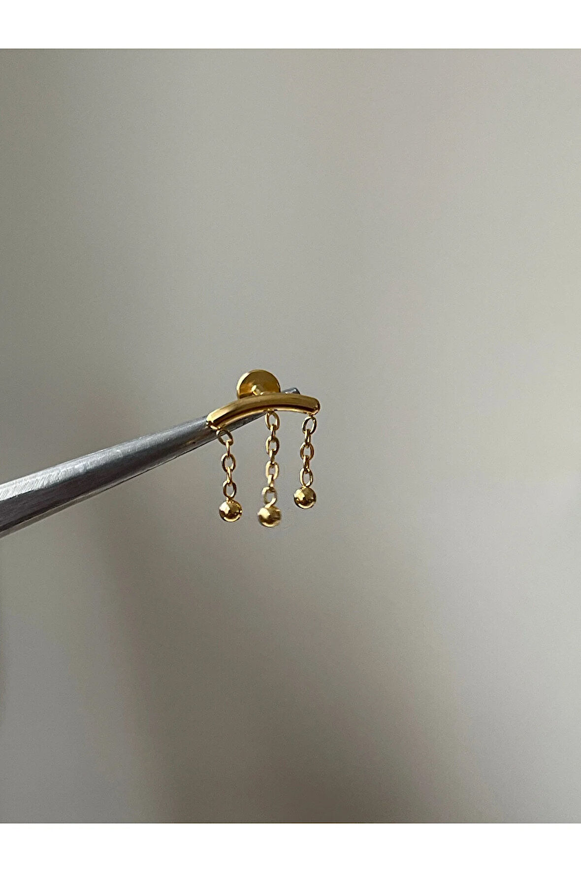 316 L Cerrahi Gold Renk Çelik Toplu Zincir Detaylı Sallantılı Kıkırdak Piercingi