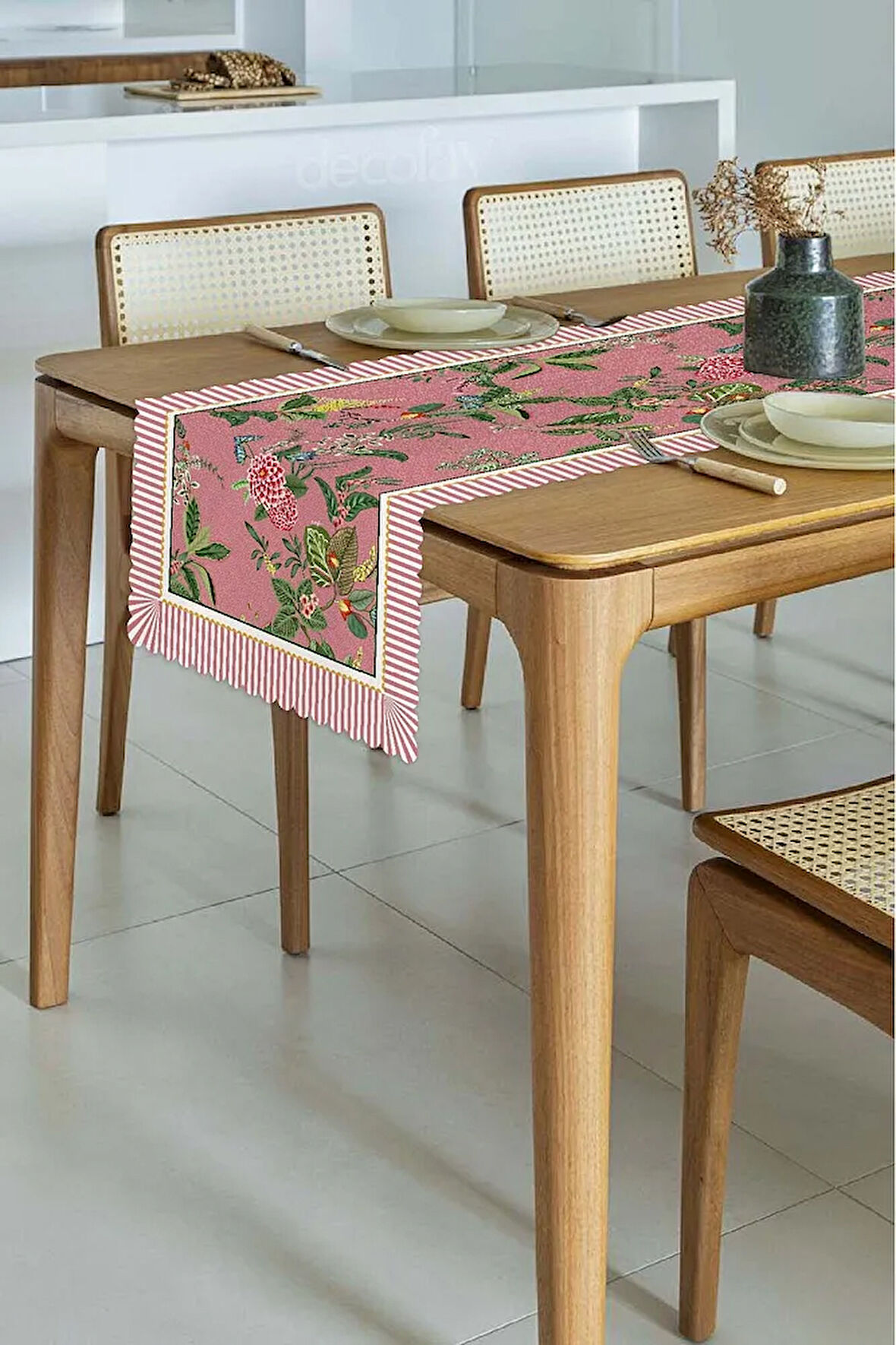 Pembe Zemin Botanik Çiçekler Tasarımlı Lazer Kesim Runner 48x135cm