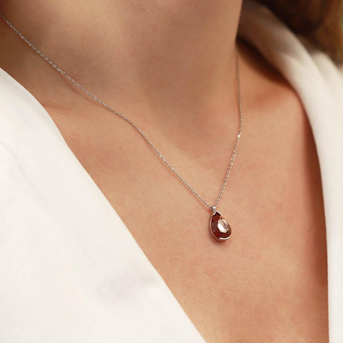 Garnet Taşlı Damla Model Gümüş Kolye