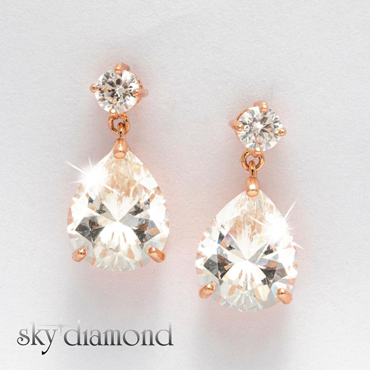 Sky Diamond Damla Montür Vidalı Küpe