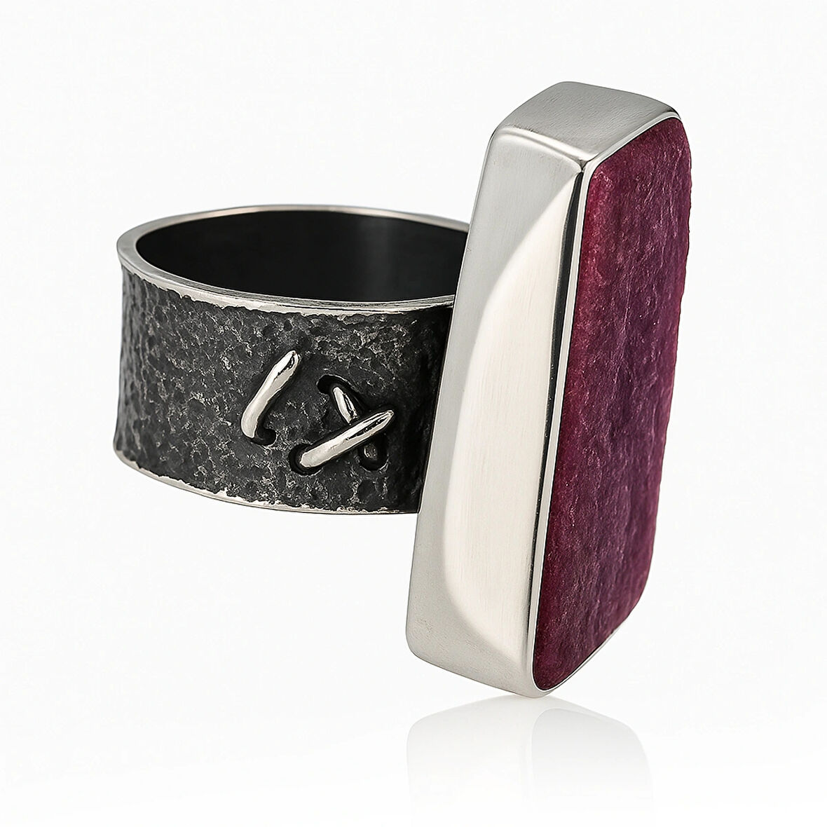 Gösterişli Yakut Taşlı Gümüş Yüzük – Core Frame