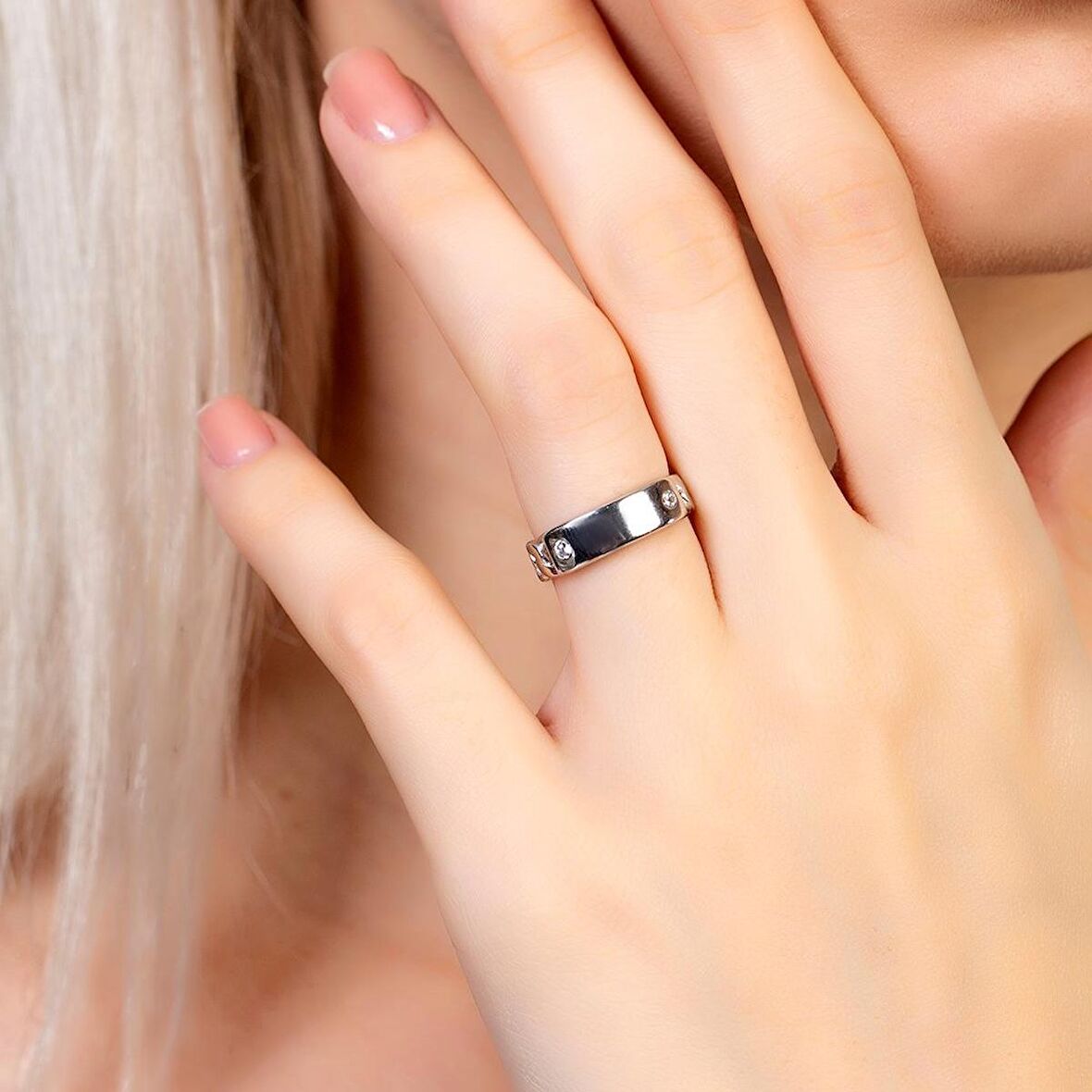 Zincir Tasarım Free Size Kişiye Özel İsim/Harf Yazılı 925 Ayar Gümüş Kadın Tektaş Yüzük