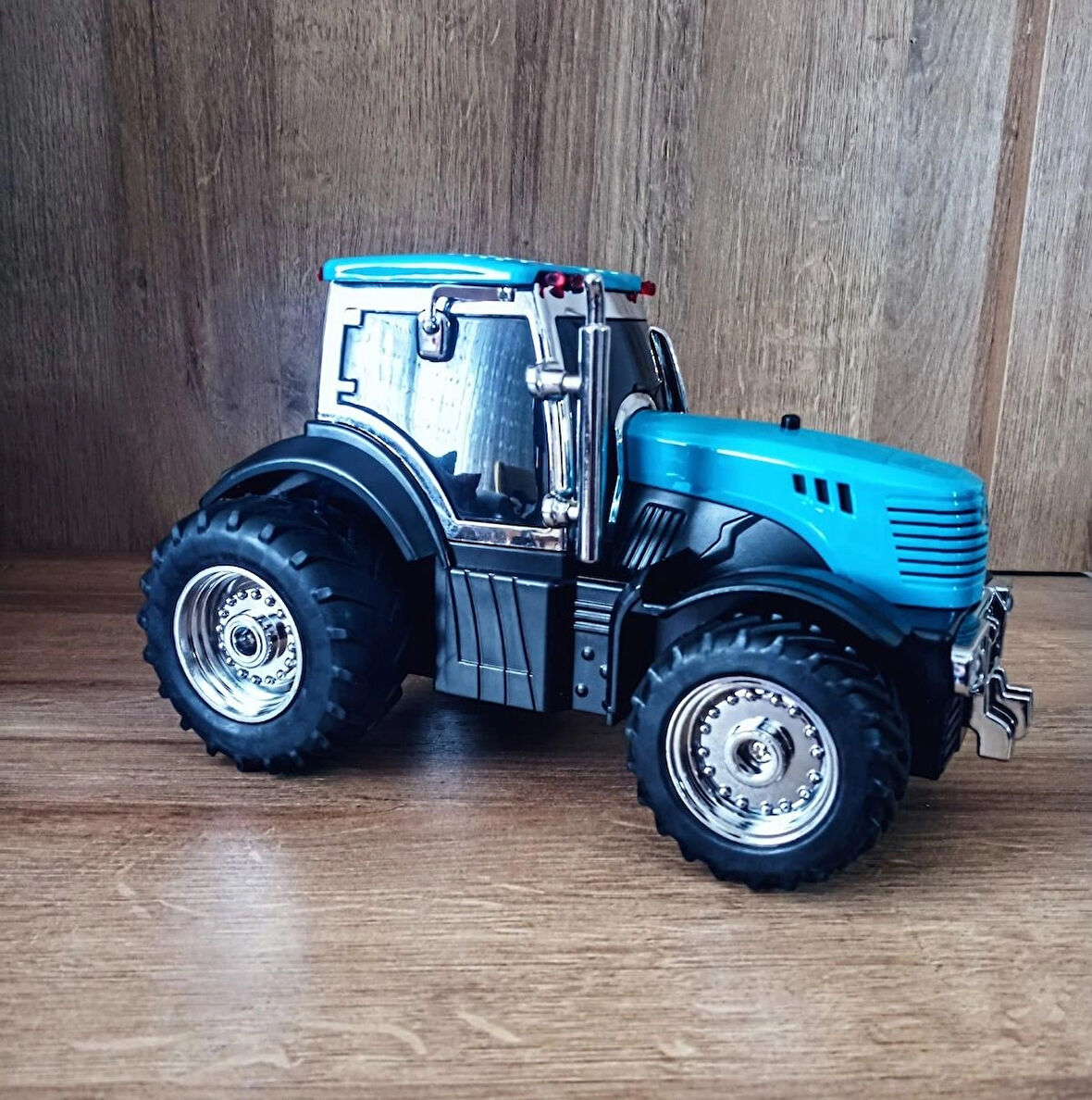 Wster WS-560 KIRMIZI TRAKTÖR Bluetoothlu Hoparlör Speaker