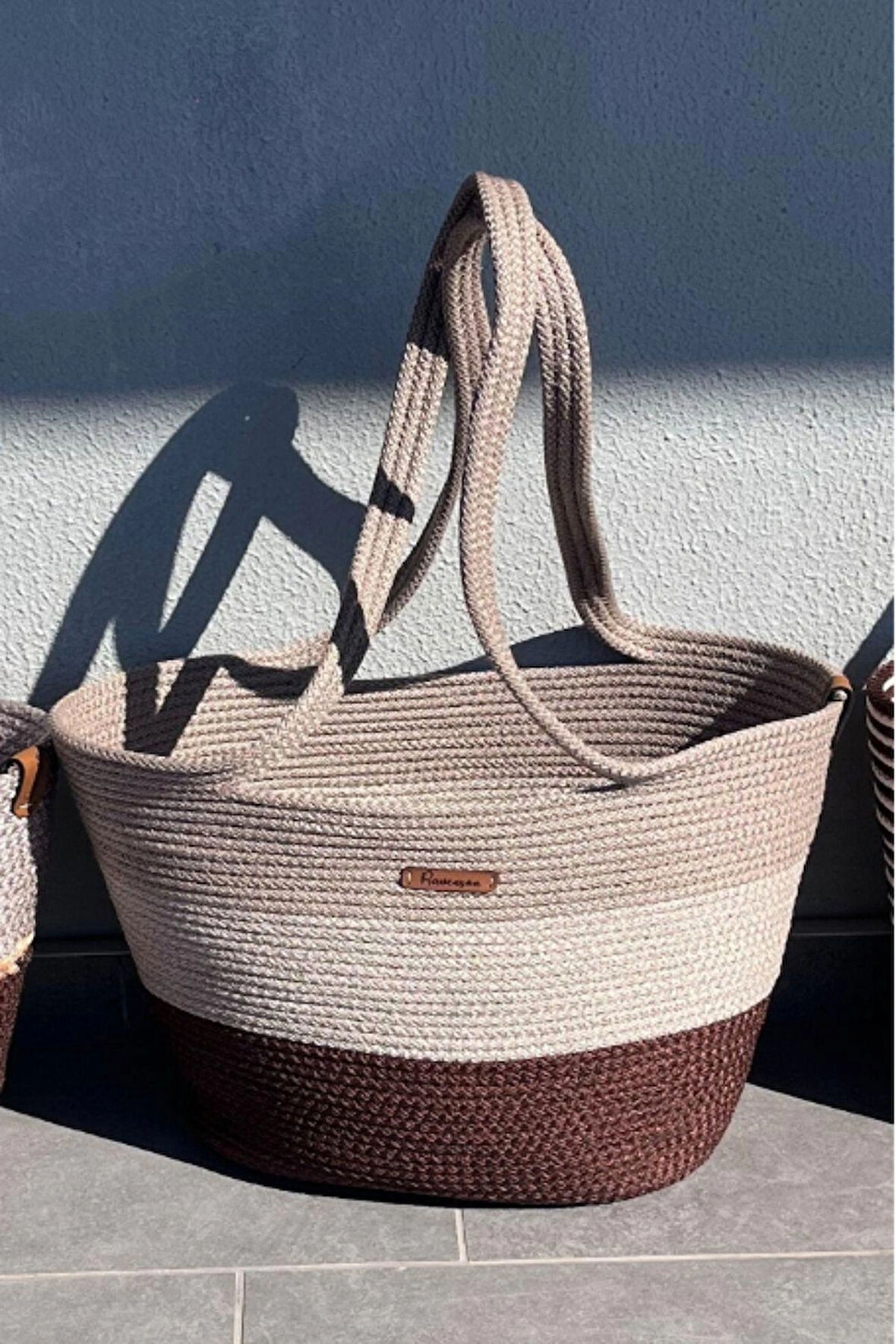 El İşçiliği Zigzag Tekniği ile Dikilen Şık Tasarım Çanta