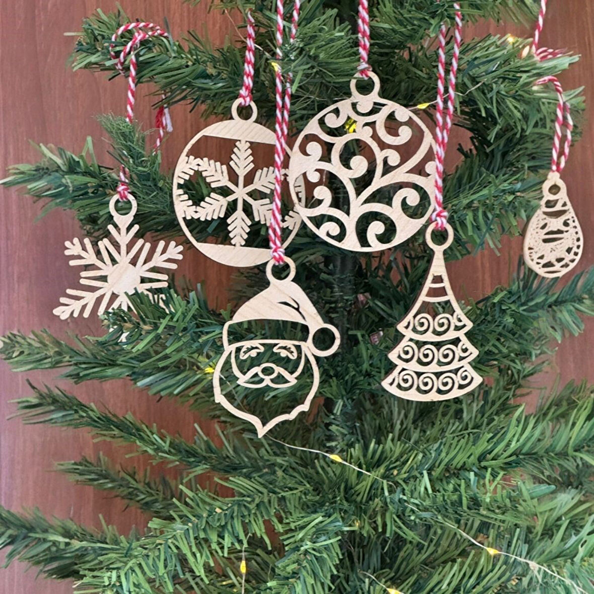 River World Yılbaşı Ağaç Süsü Kırmızı Beyaz İpli Noel Baba ve Kar Tanesi Model Ahşap 6 Parça