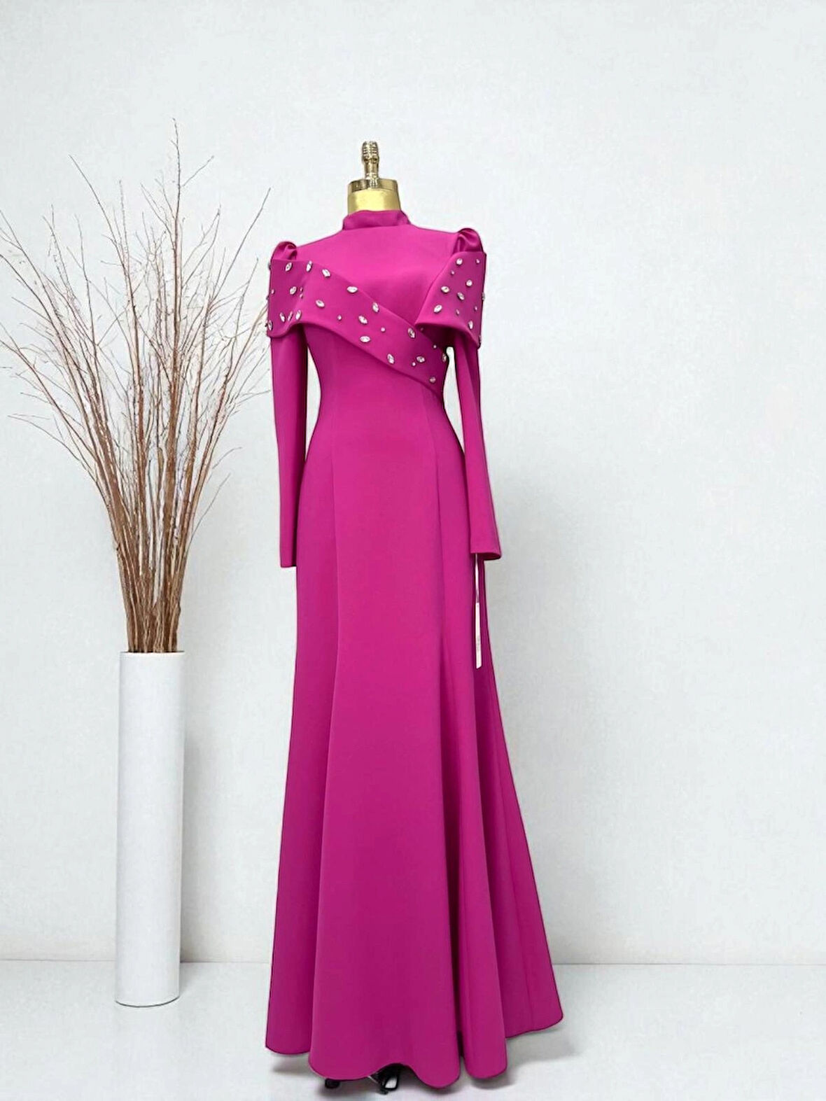 KREP YAKA TAŞ İŞLEMELİ KUYRUKLU ABİYE