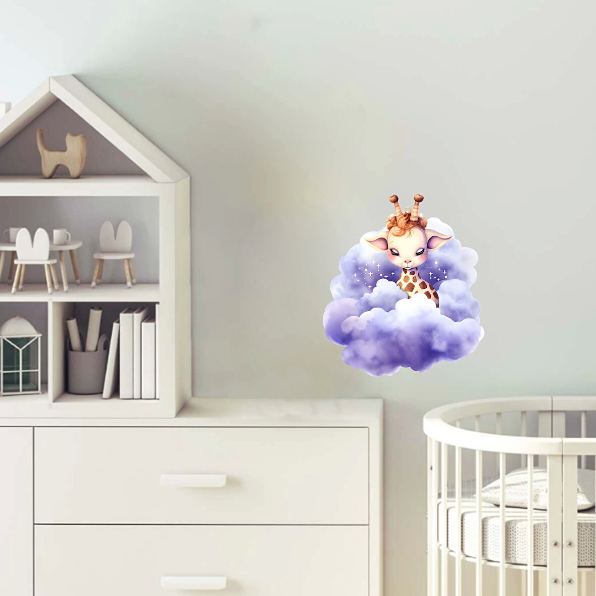 Mor Bulutlar Arasından Bakan Sevimli Zürafa Duvar Çıkartması