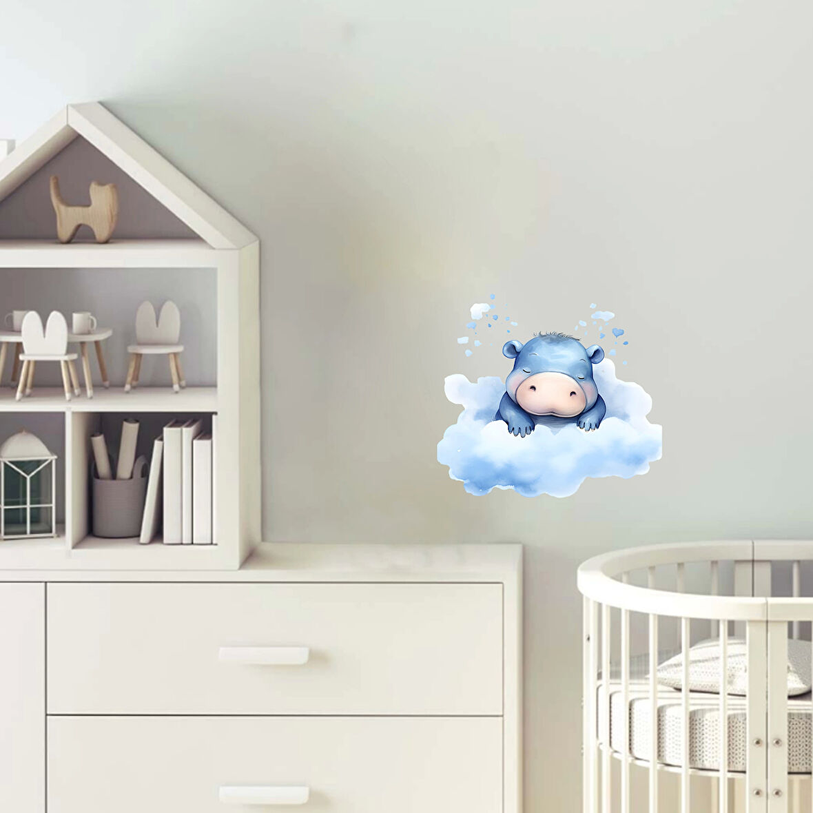 Mavi Bulutlar Arasında Uyuyan Sevimli Su Aygırı Duvar Çıkartması